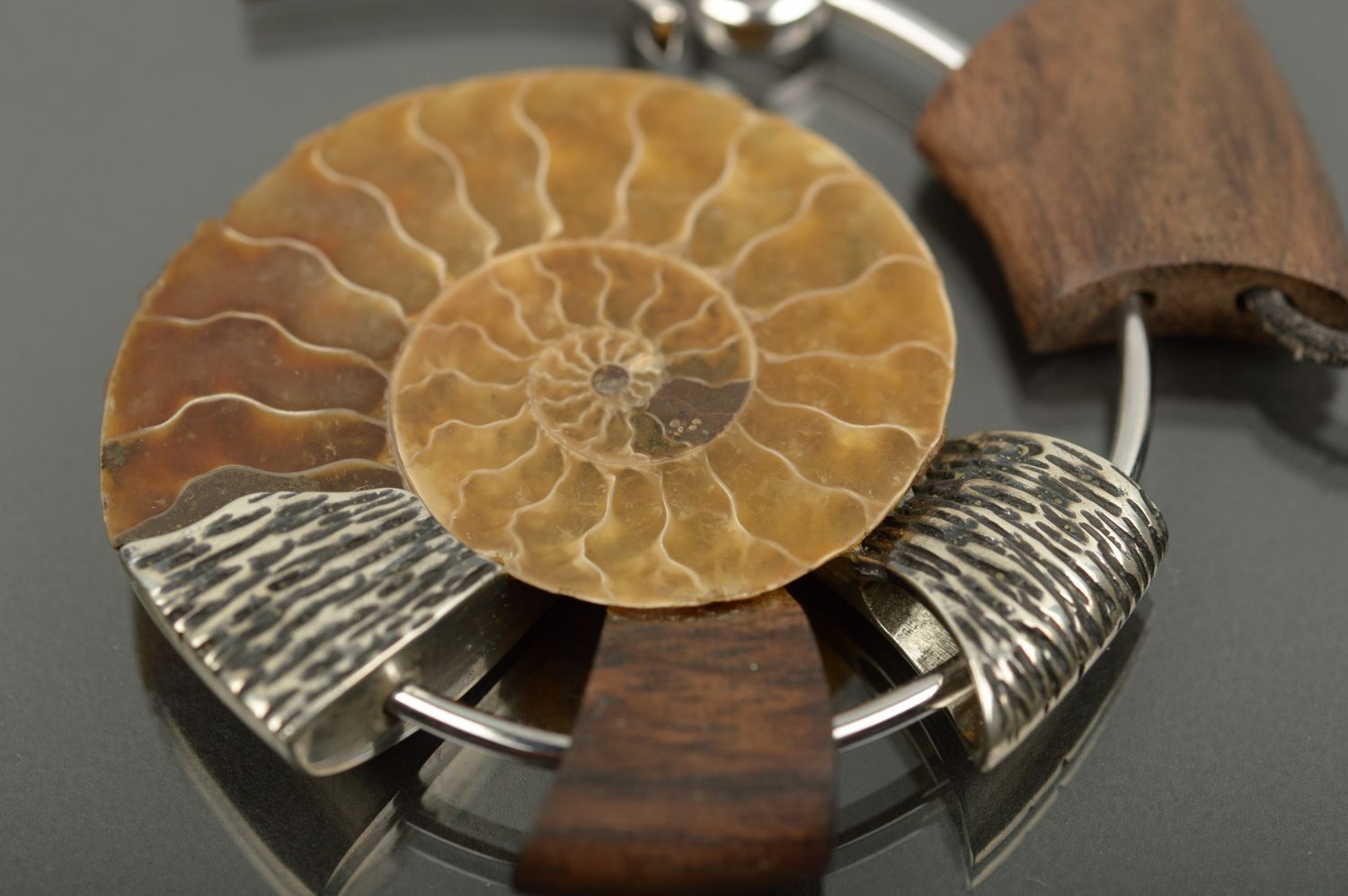 Handmade wooden pendant fashion jewelry designer handmade jewelry for women photo 2