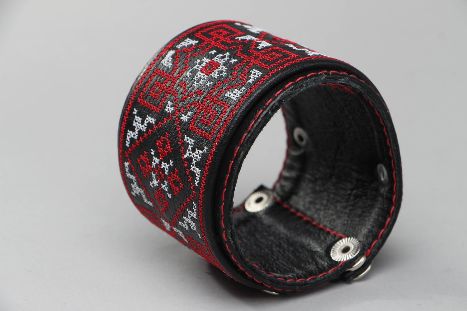 Leather bracelet with embroidery photo 3