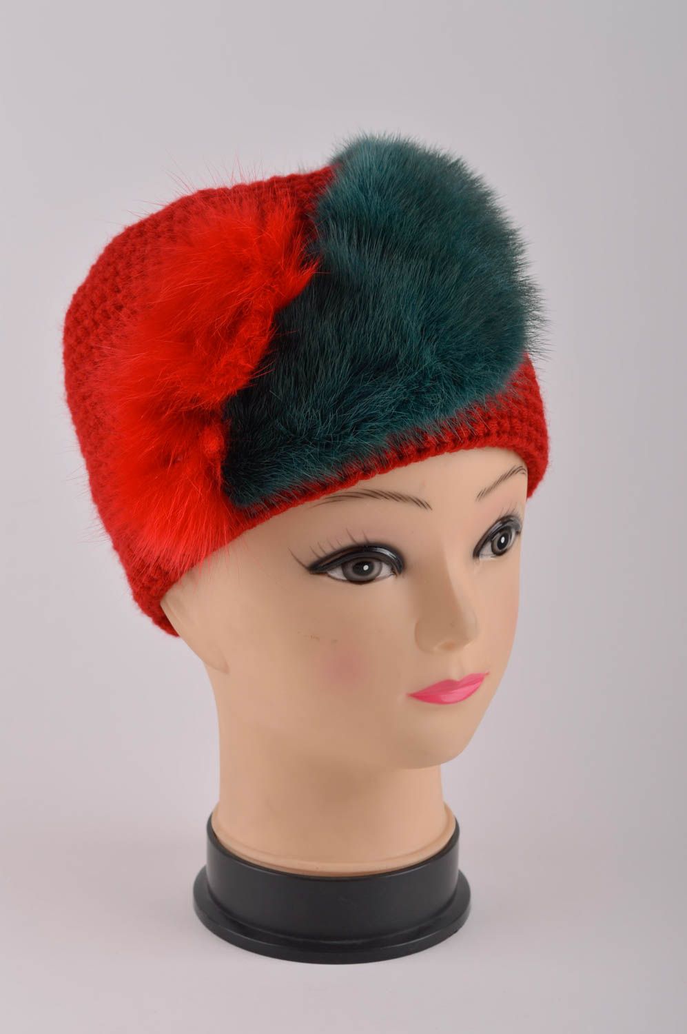 Вязаная шапка ручной работы зимняя шапка красивая стильная шапка с мехом норки фото 2