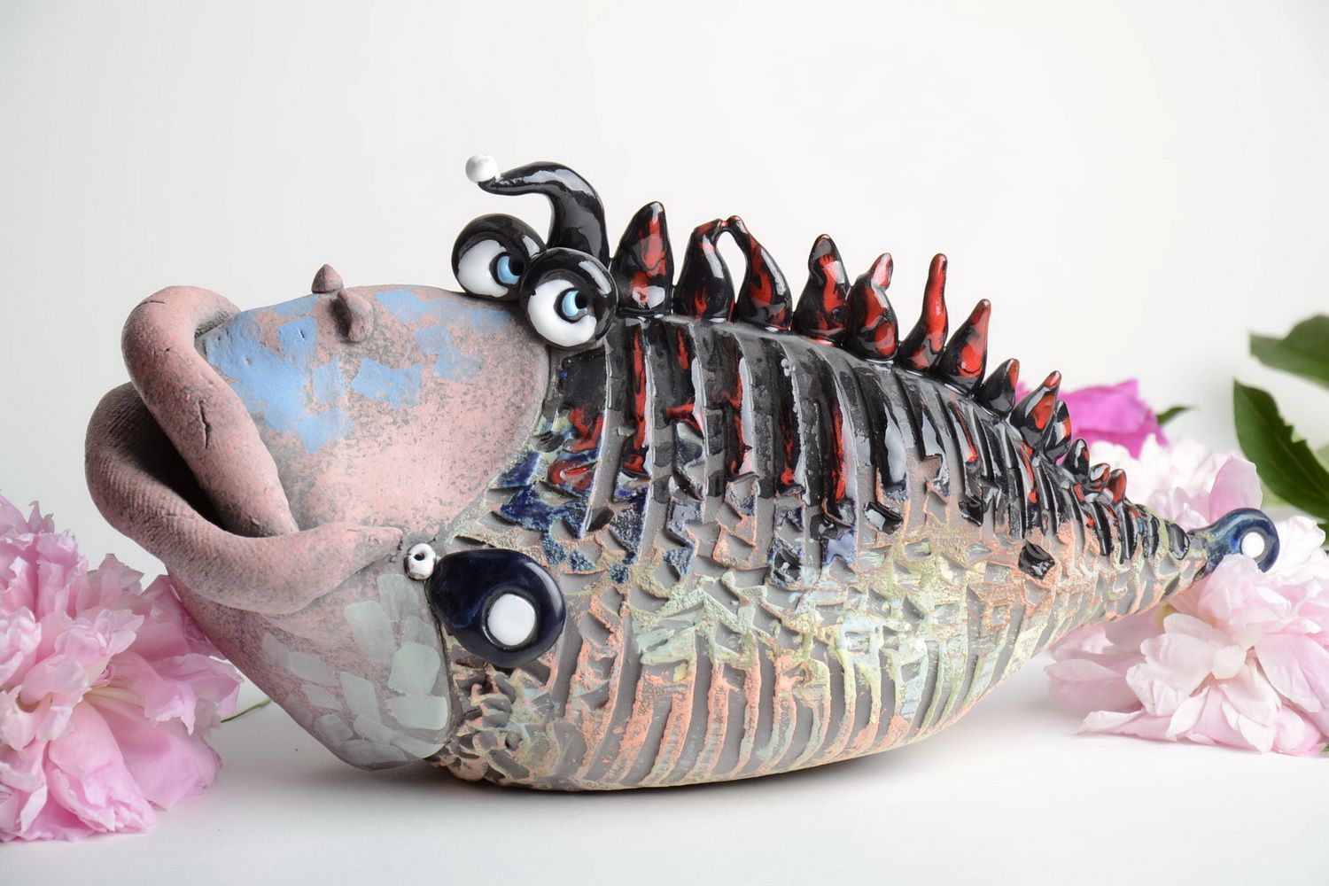 Originelle bemalte künstlerische Ton Fisch Figur für Dekor handgemacht foto 1