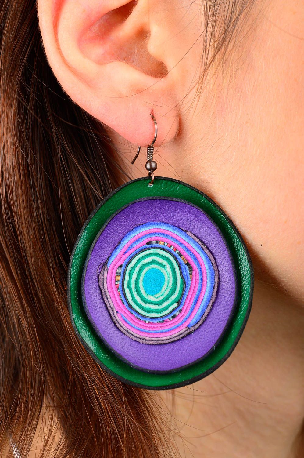 Boucles d'oreilles en cuir Bijou fait main vert-violet Cadeau pour femme photo 1