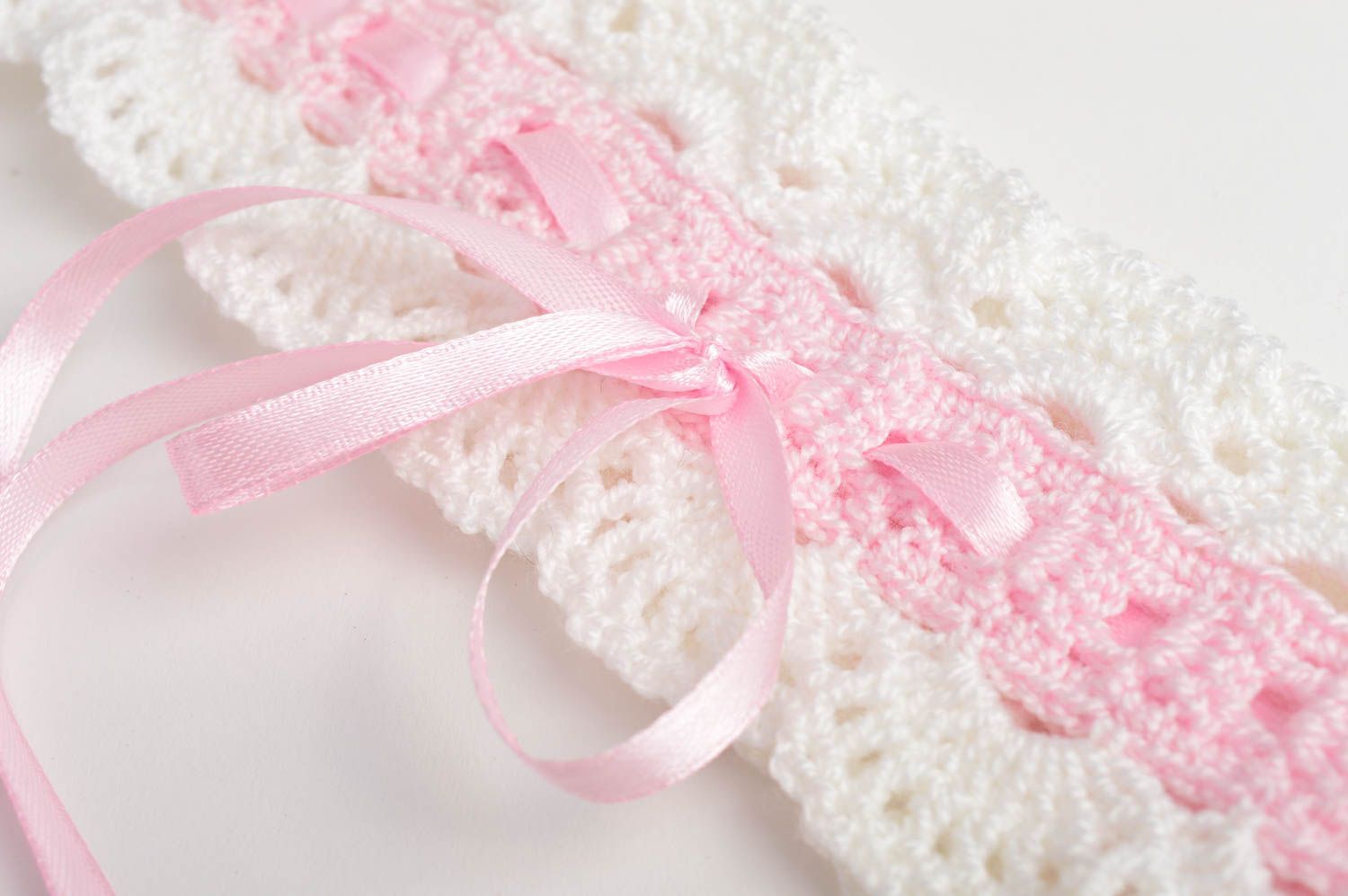 Bandeau cheveux Accessoire pour fille fait main blanc rose tricoté Cadeau enfant photo 4