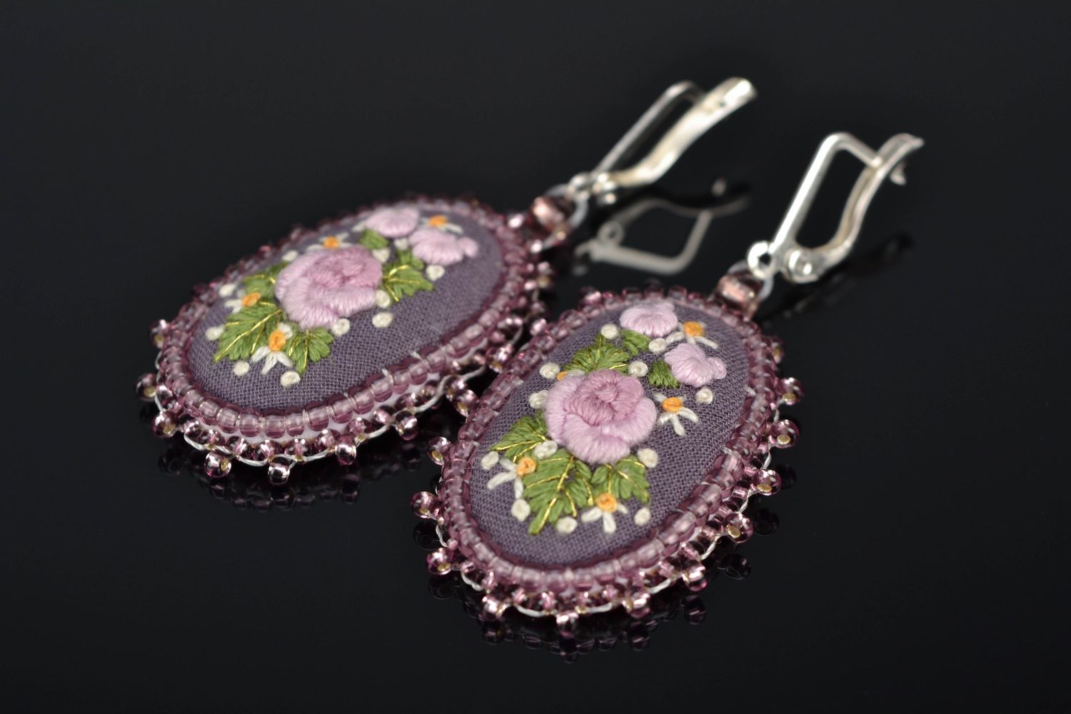 Embroidered dangle earrings  photo 1