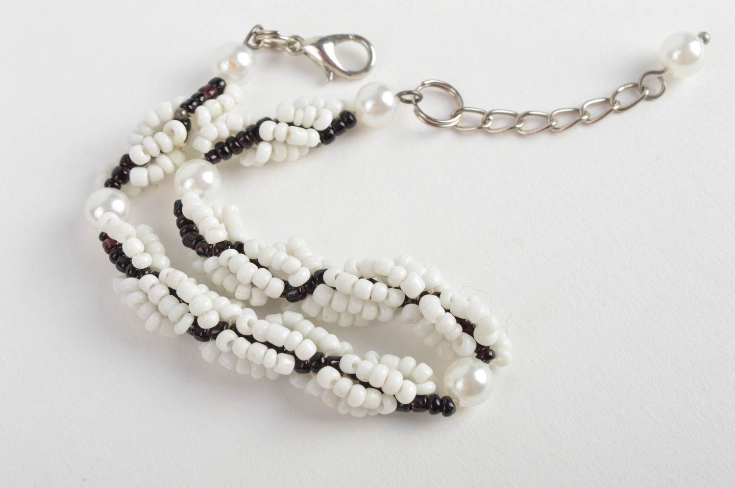 Handmade designer black and white bead woven wrist bracelet for women photo 4