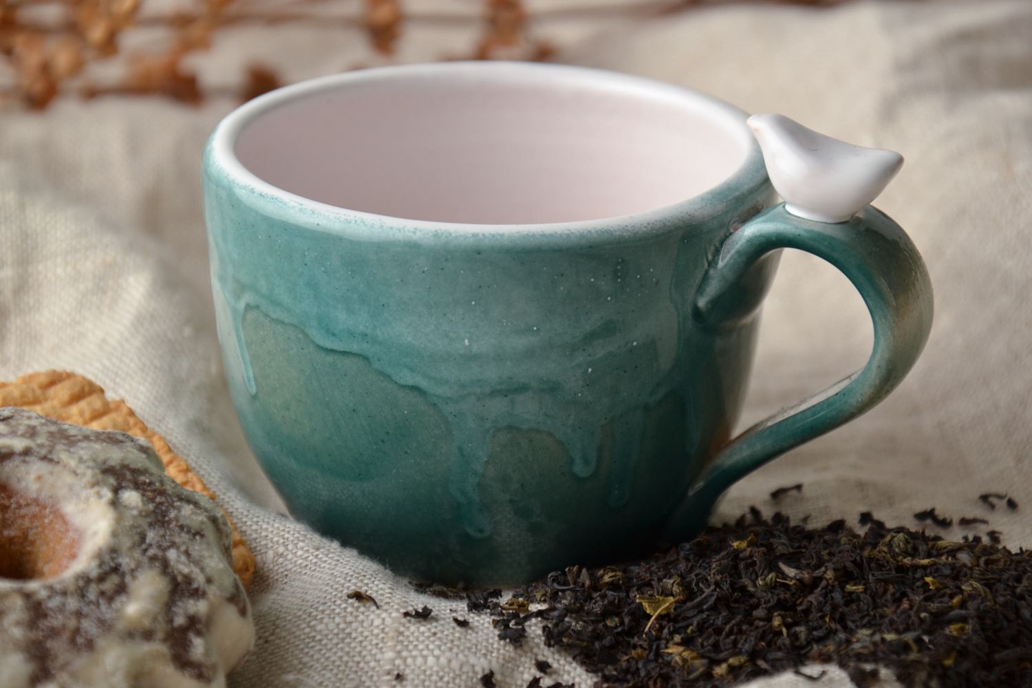 Tasse à thé céramique avec oiseau sur anse faite main photo 1