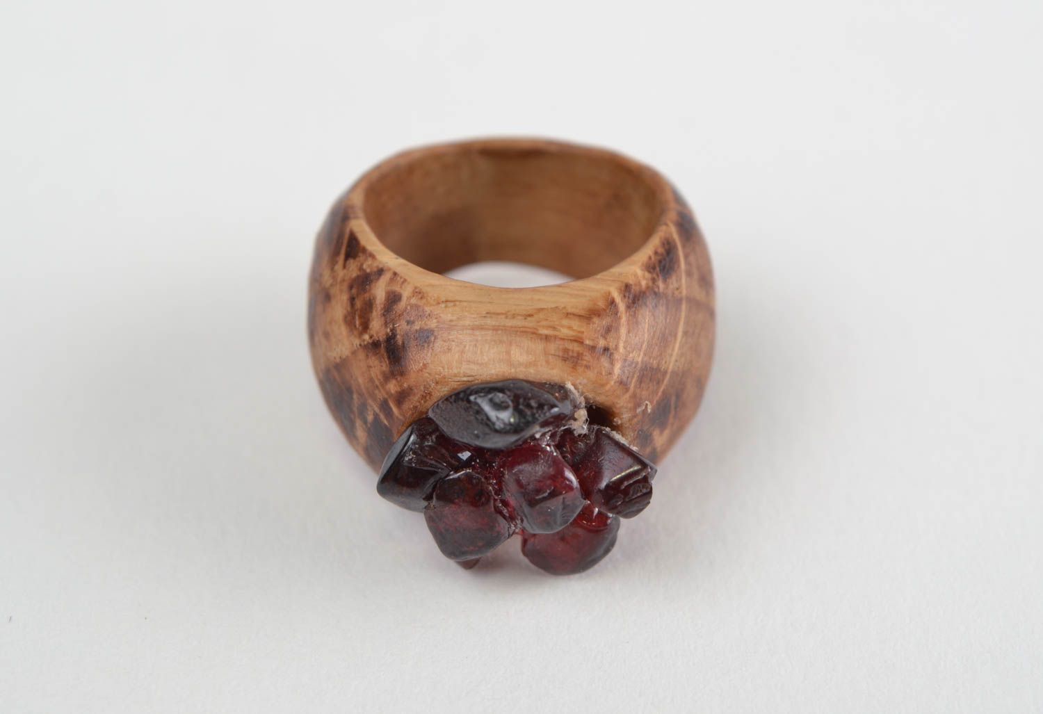 Handmade designer carved wooden jewelry ring with natural garnet chips for women photo 3