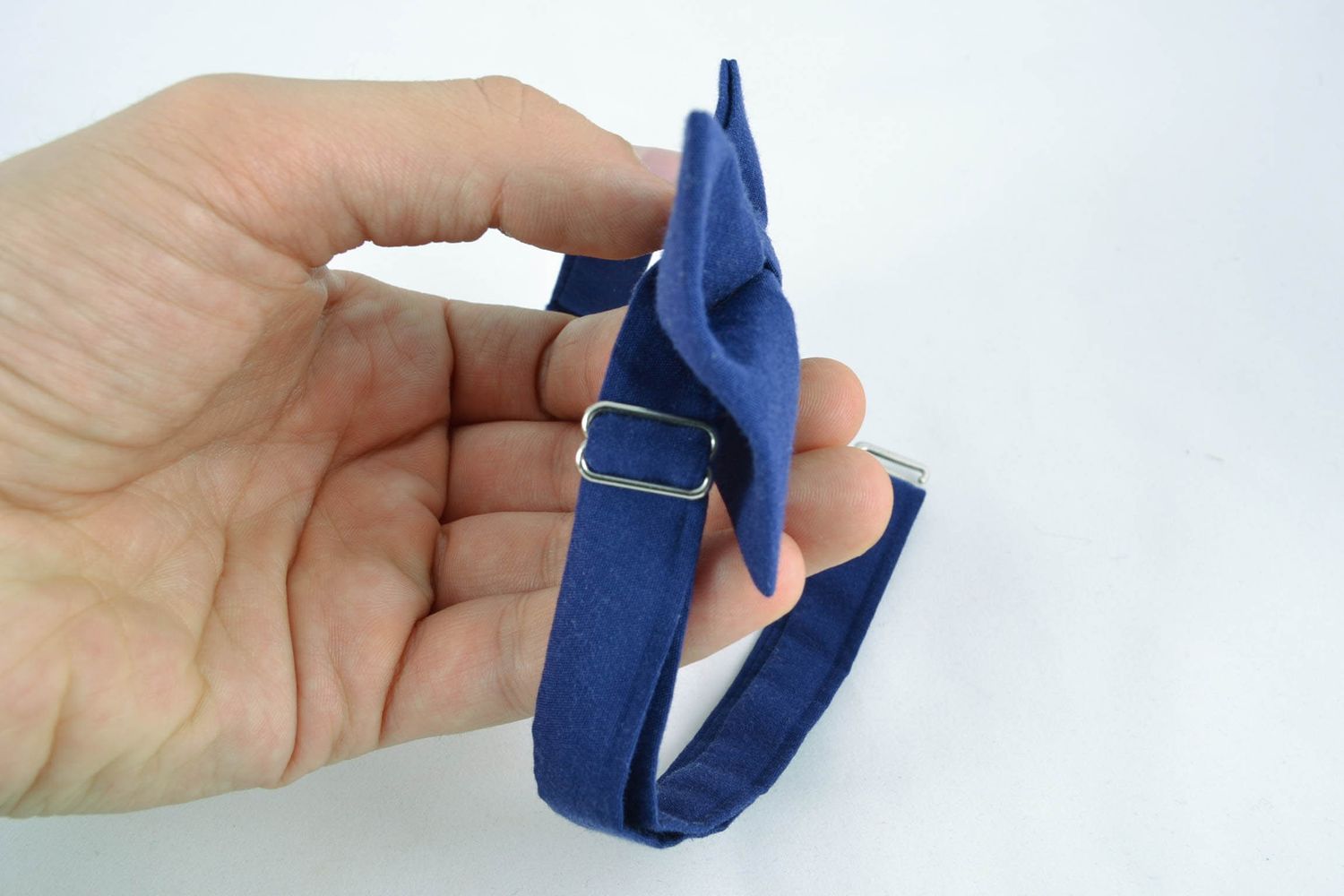 Текстильный галстук-бабочка темно-синий фото 2
