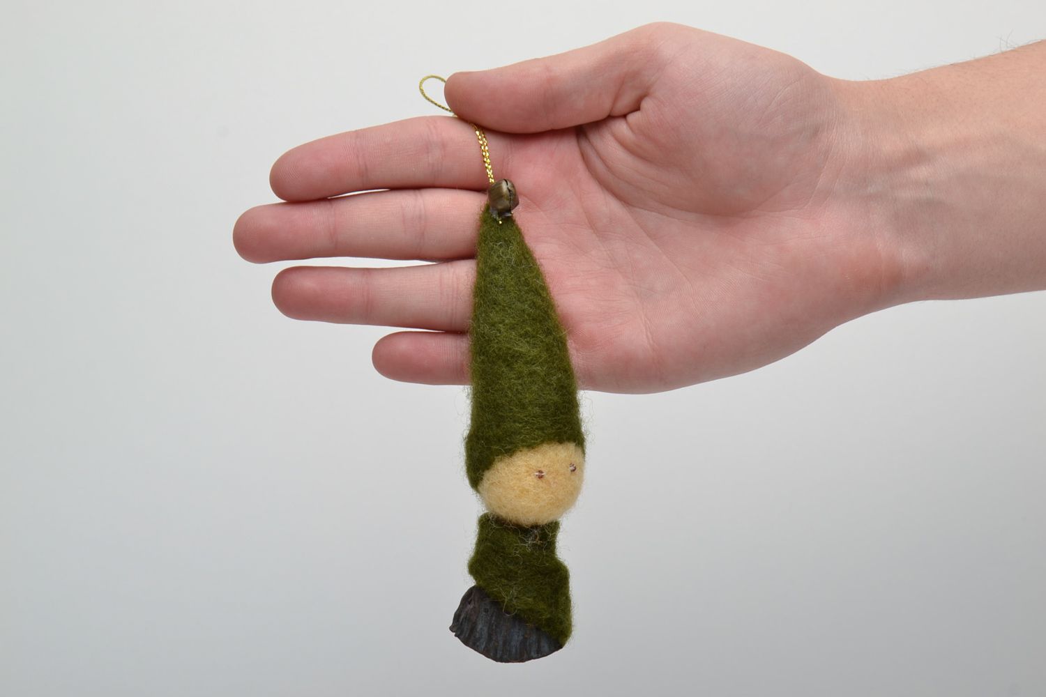 Мягкая игрушка ручной работы из шерсти в технике валяния Гномик фото 5