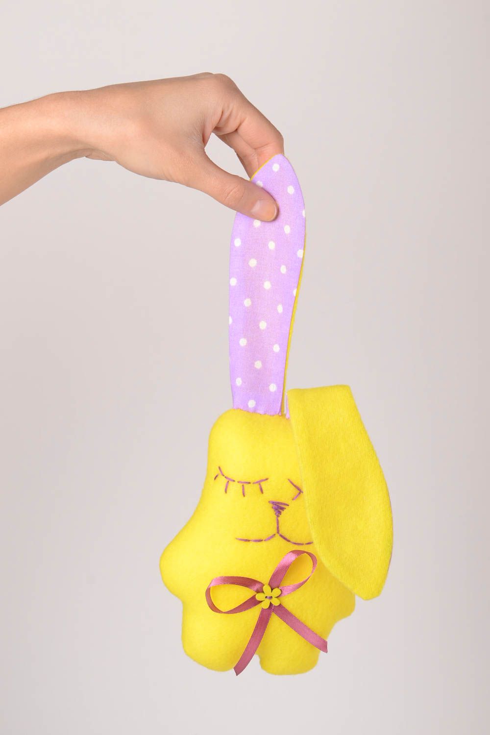 Giocattolo morbido fatto a mano pupazzo da bambini a forma di lepre gialla foto 2