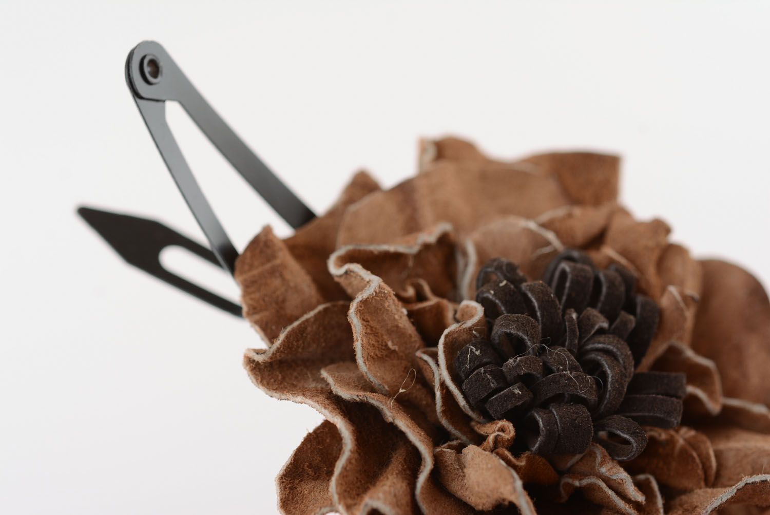 Barrette à cheveux clic clac faite main fleur brune bijou de design pour femmes photo 4