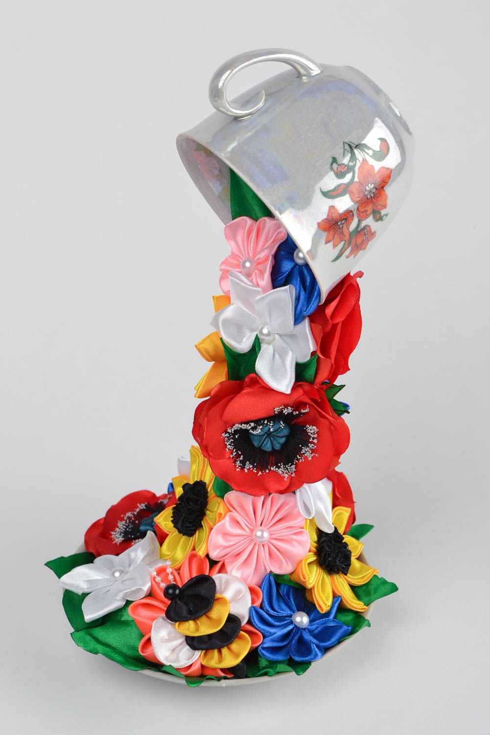 Composition florale Tasse avec fleurs artificielles rubans de satin faite main photo 3
