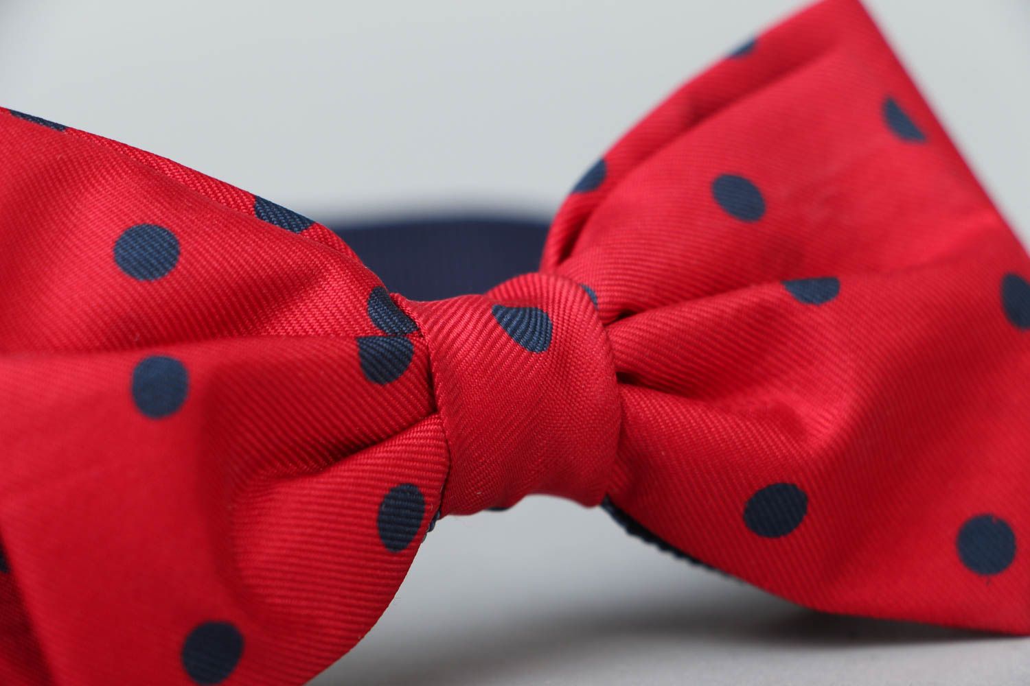 Red polka dot bow tie photo 3