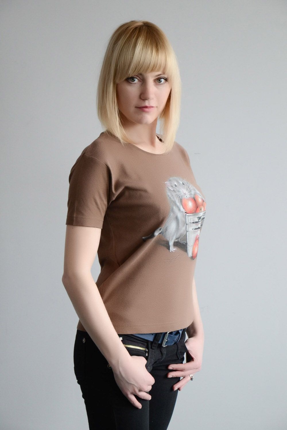 Handmade brown women's T-shirt with painting photo 5
