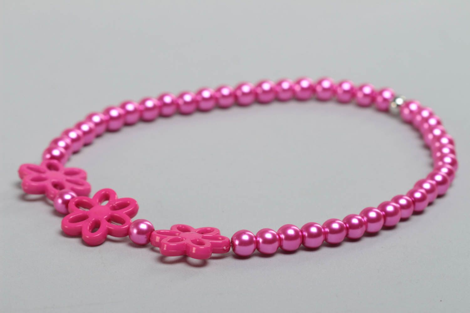 Stylish handmade children's pink bead necklace with flowers designer jewelry photo 3