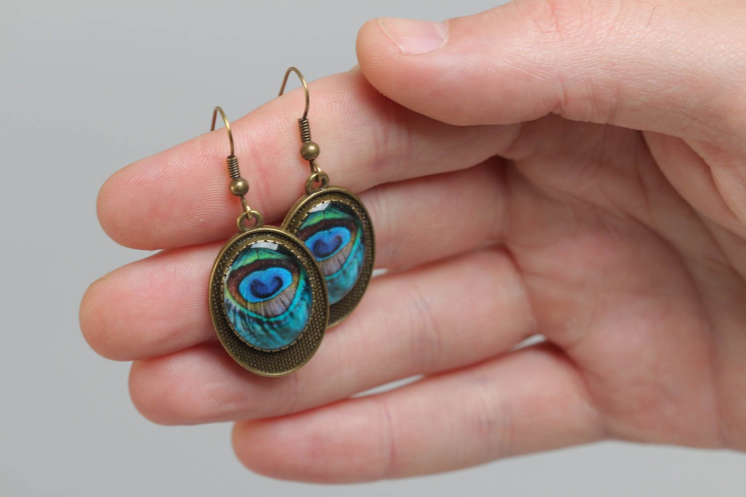 Handmade oval vintage earrings with a beautiful peafowl eye print made of glass glaze photo 5