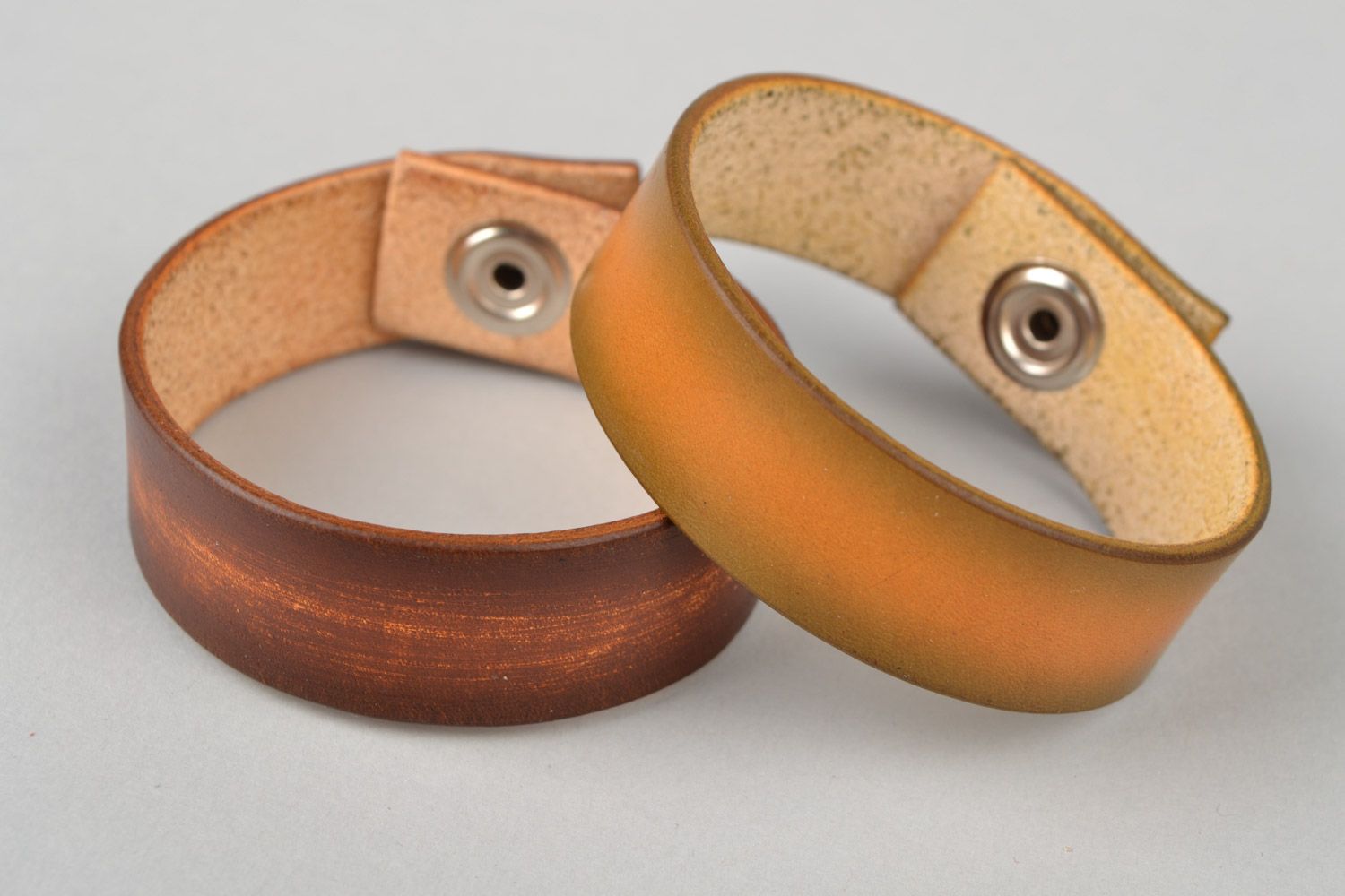Ensemble de bracelets en cuir brun et moutarde unisexe fait main 2 pièces  photo 1
