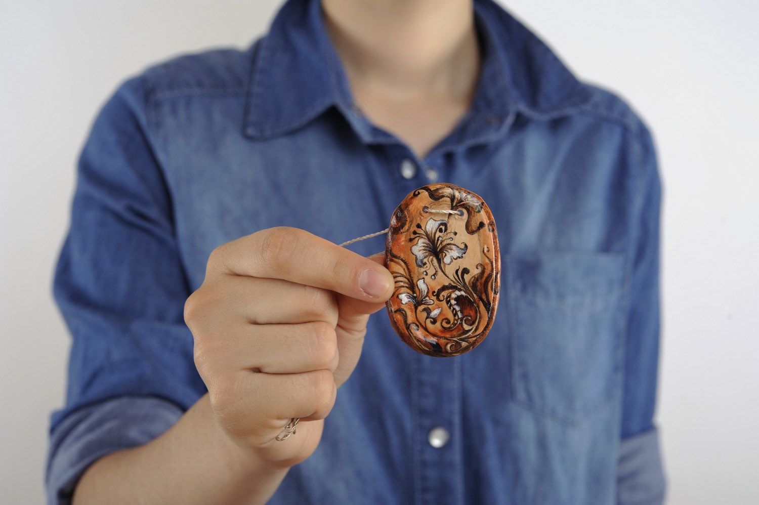 Ceramic pendant with painting photo 2