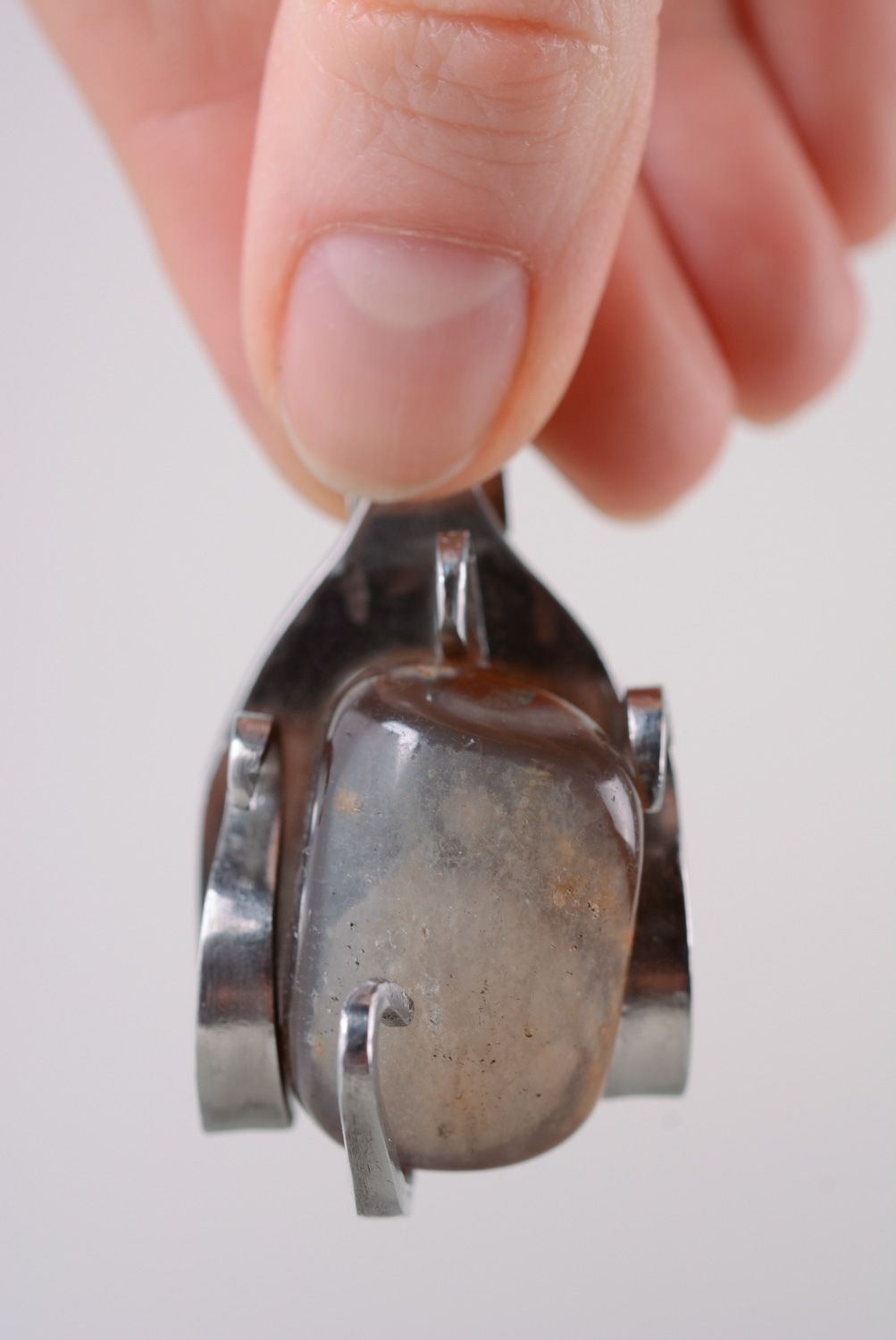 Металлический кулон из мельхиоровой вилки с натуральным камнем фото 3