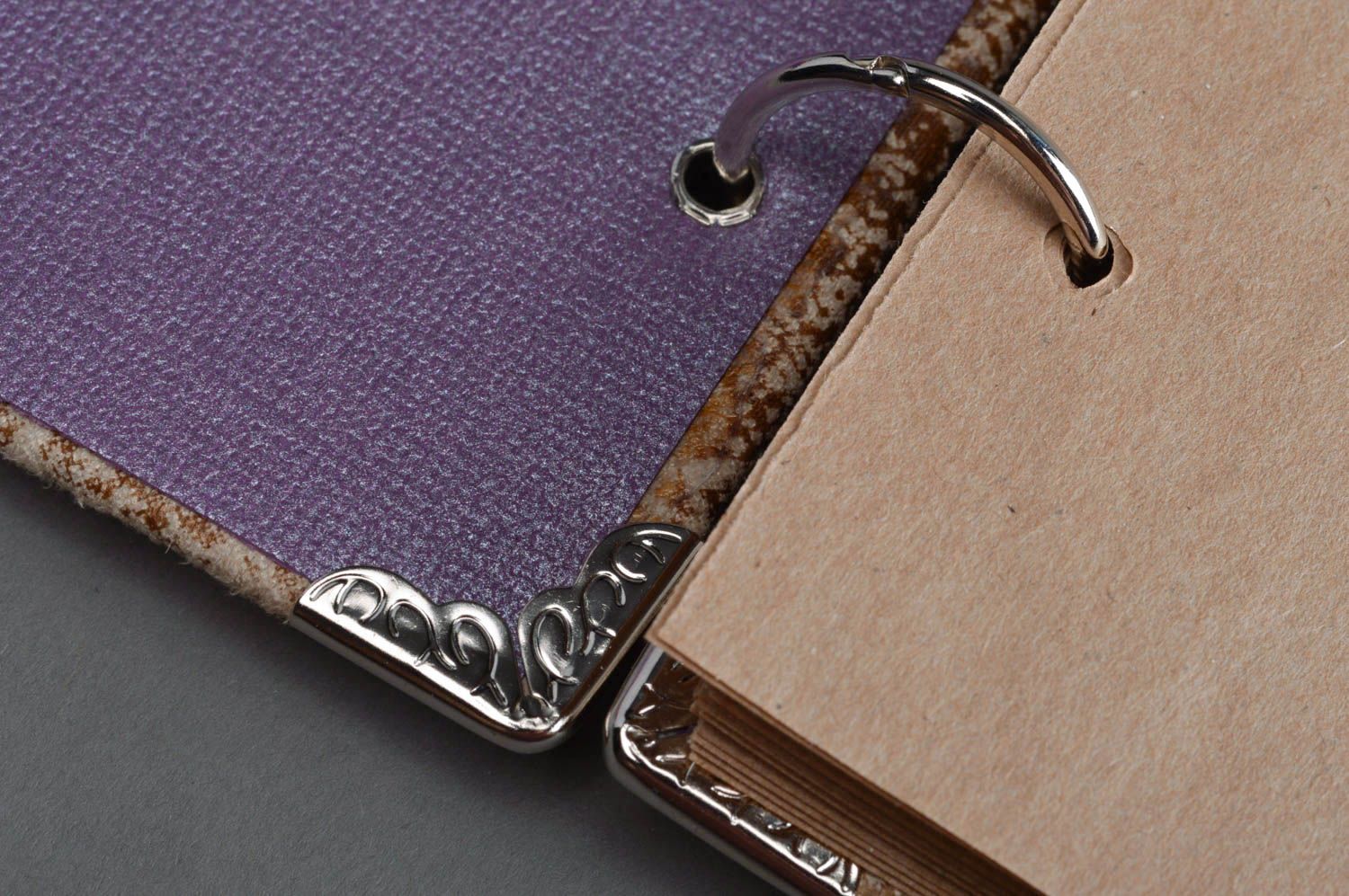 Cuaderno de notas con tapa de cuero y esquineras de metal original artesanal  foto 1