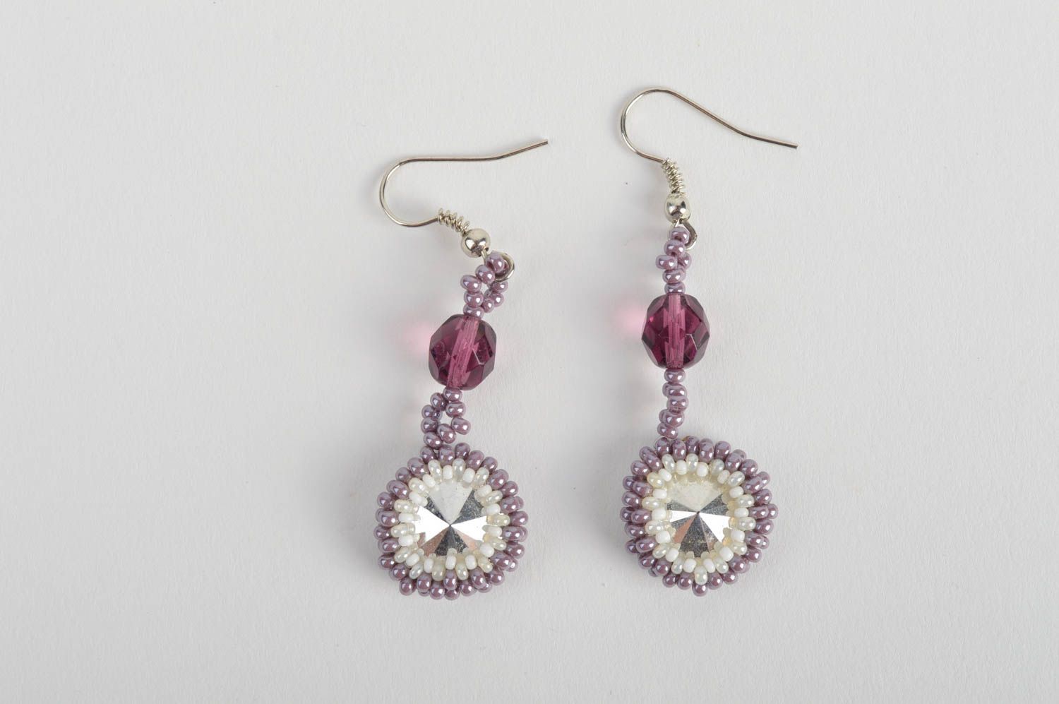 Violette helle feine schöne handgemachte Ohrringe aus Glasperlen für Frauen foto 2