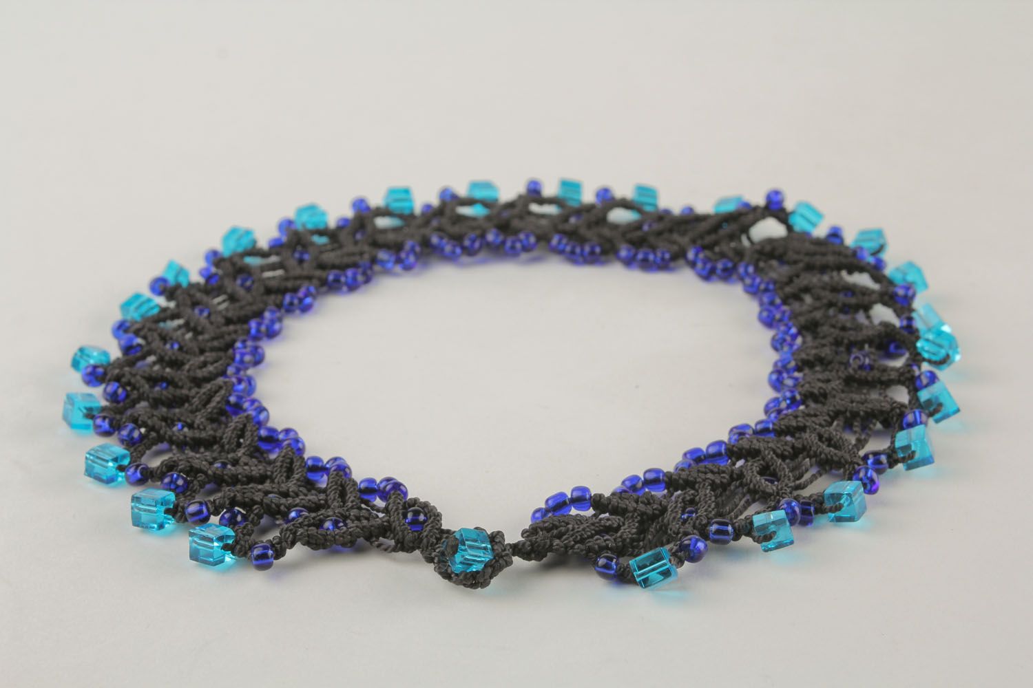 Necklace made of threads and beads photo 3