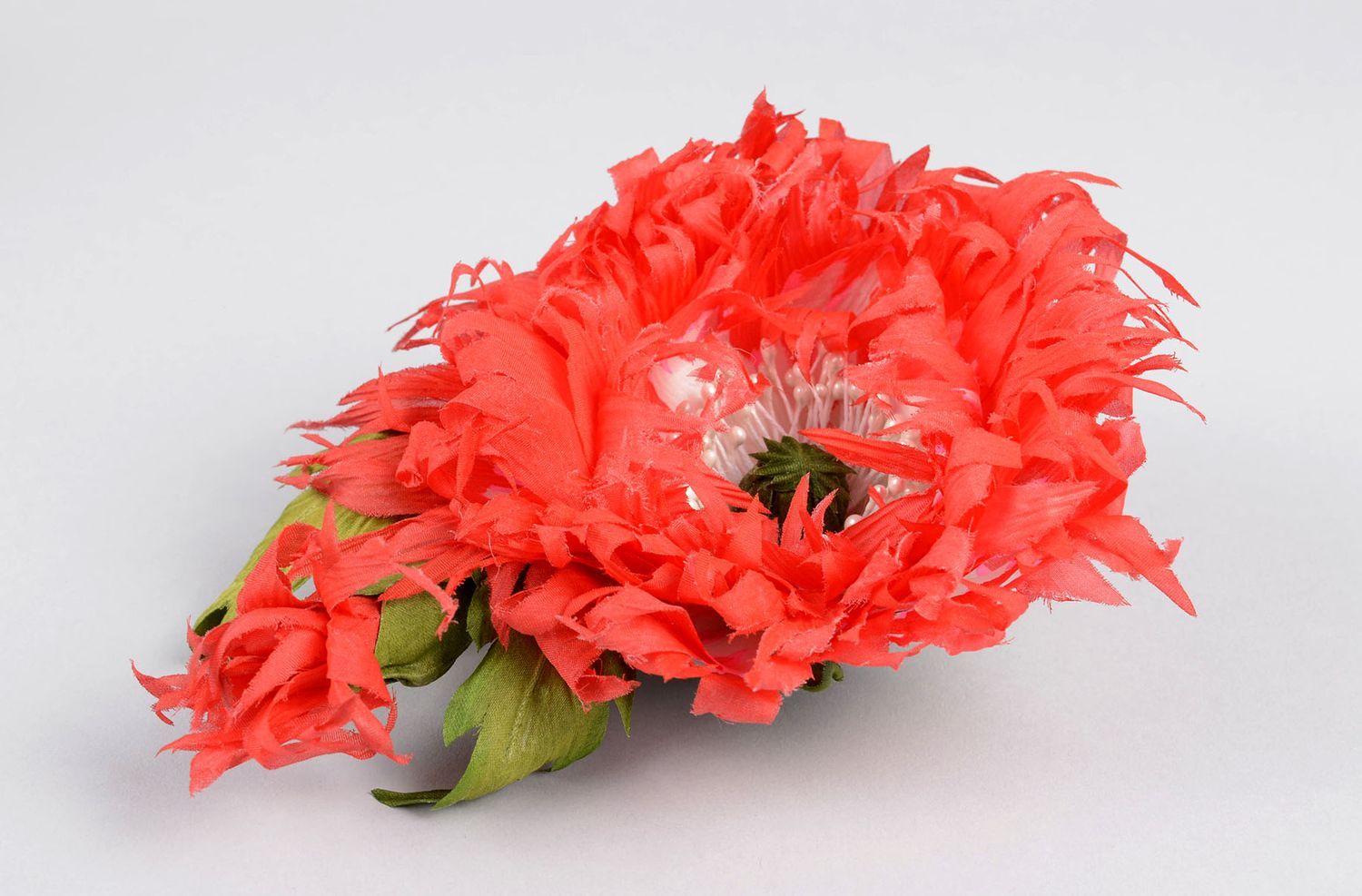 Broche fleur Bijou fait main soie naturelle Accessoire femme design de créateur photo 1