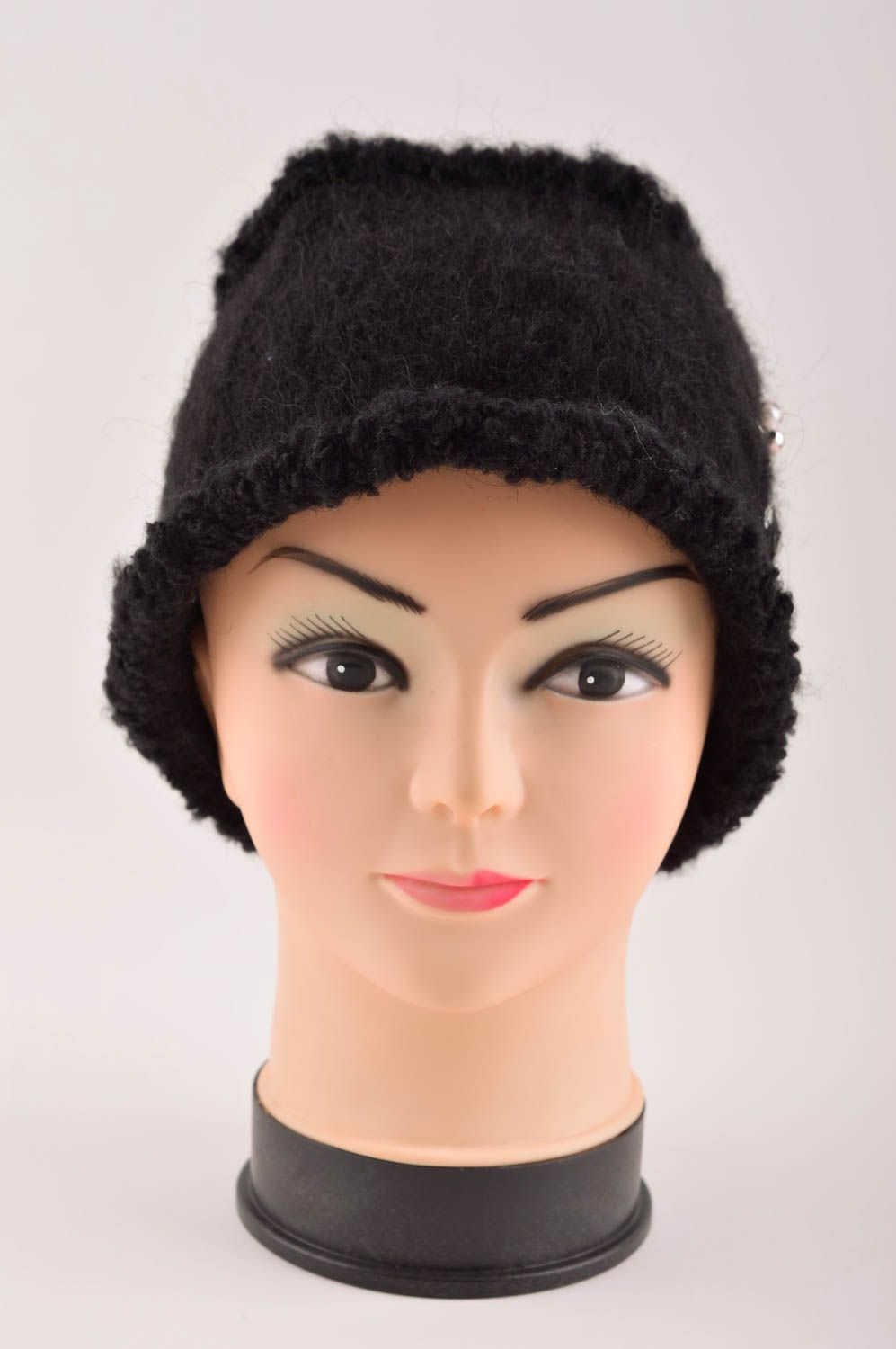 Mütze für Frauen schwarze Mütze modisches Accessoire Designer Handarbeit toll foto 3