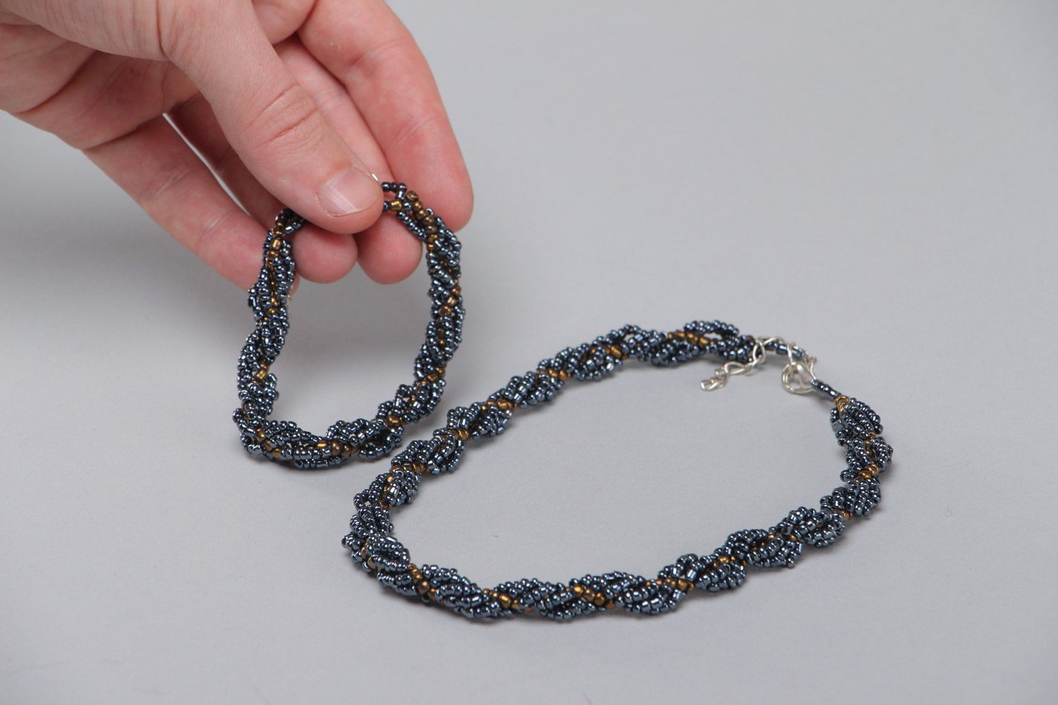 Handmade designer evening beaded jewelry set necklace and bracelet of gray color photo 5