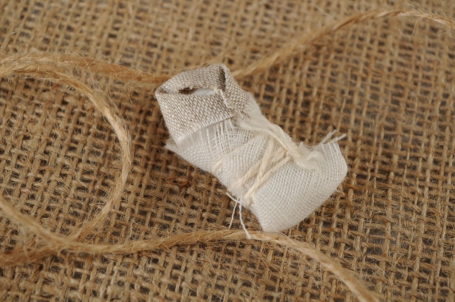 Bambola di stoffa fatta a mano amuleto talismano giocattolo etnico slavo foto 1
