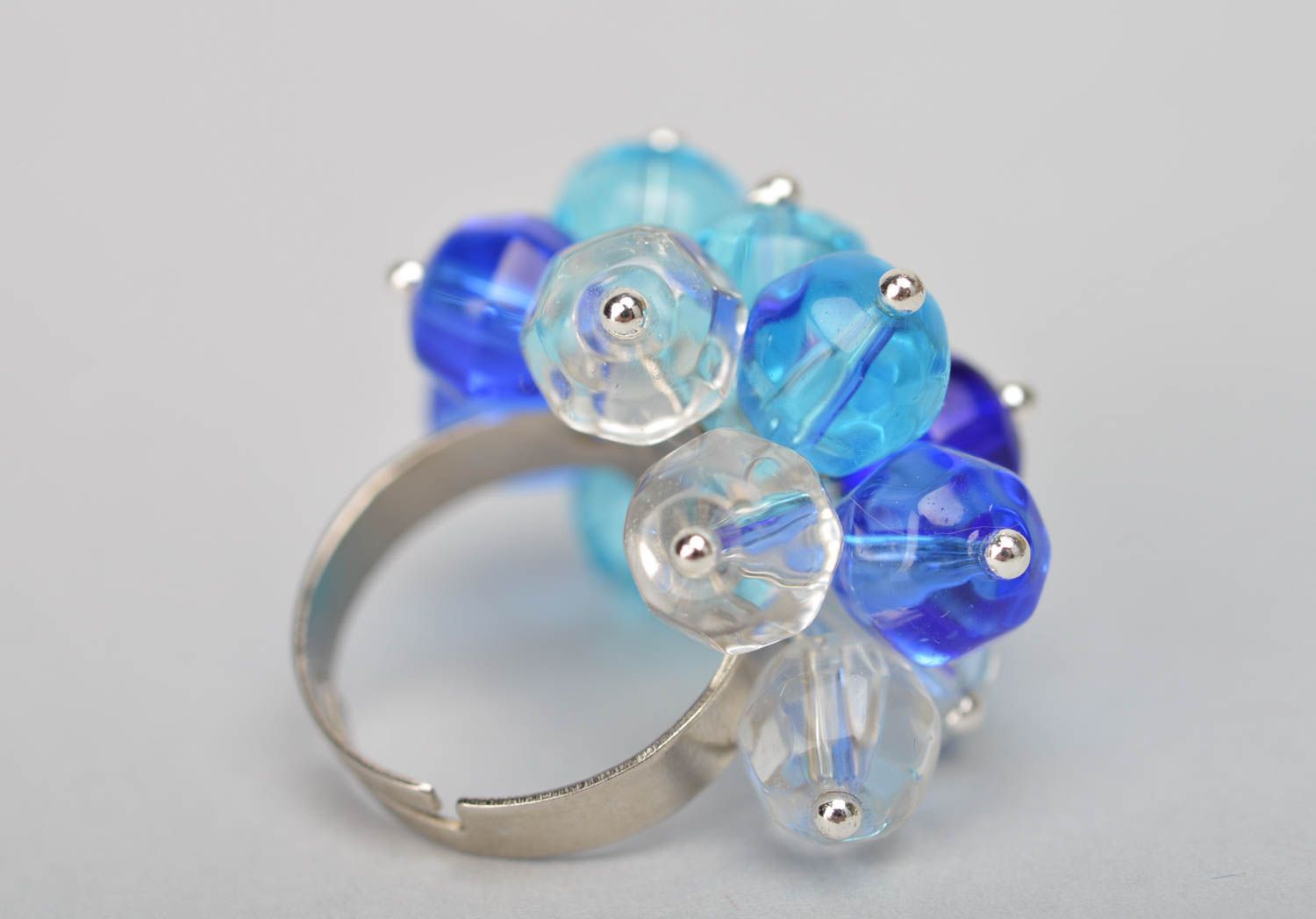 Объемное кольцо из стеклянных бусин голубое оригинальный аксессуар хенд мейд фото 5
