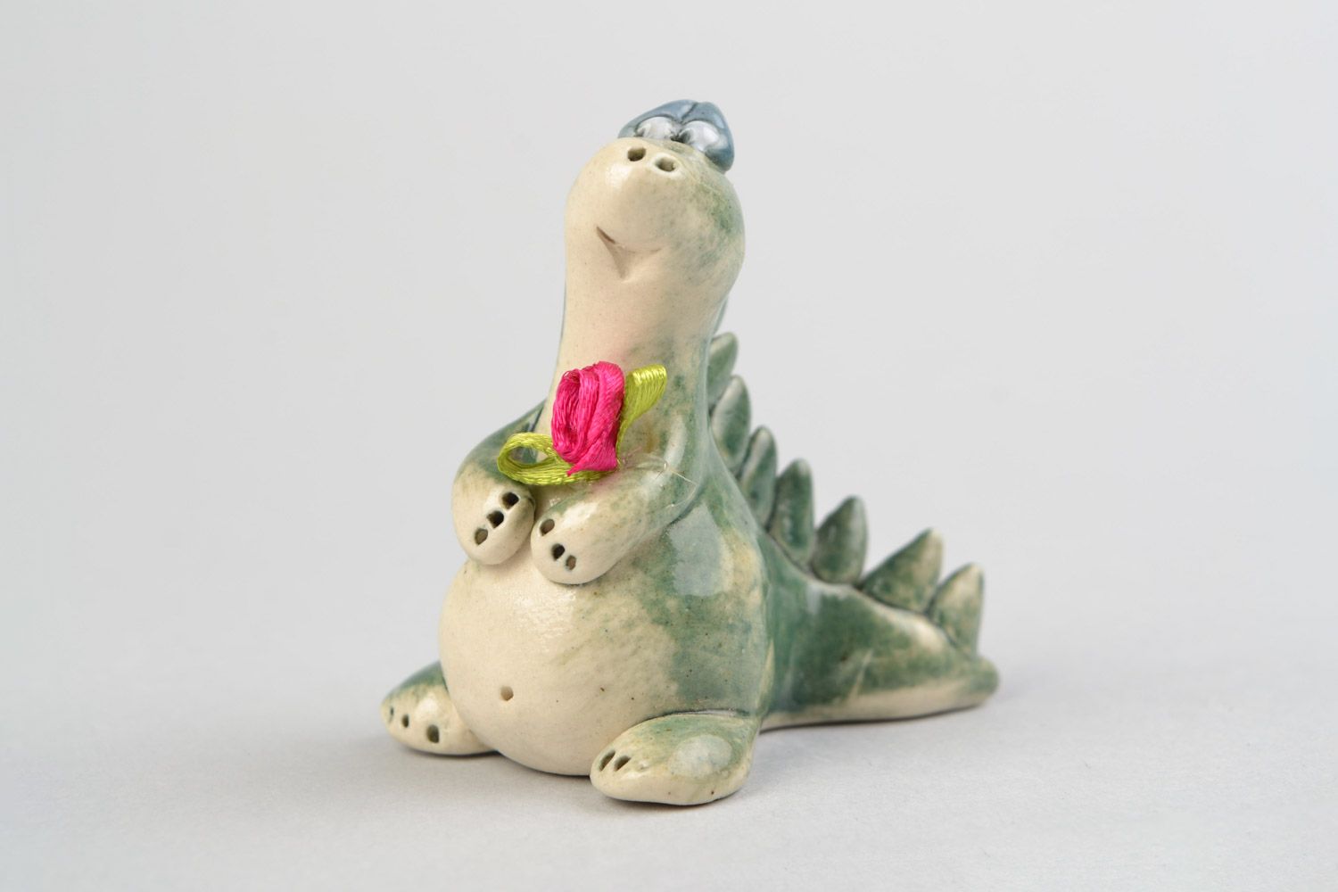 Künstler handmade Deko Figur aus Ton mit Glasur bemalt Drache mit Blume foto 1