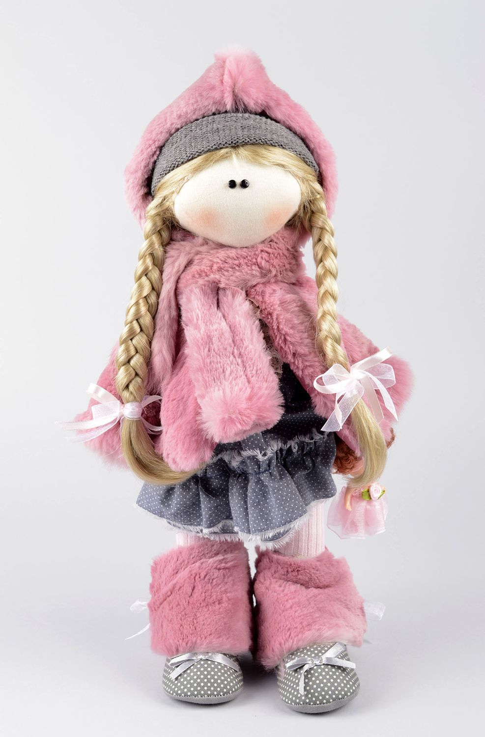 Poupée originale en tenue rose Jouet fait main textile Cadeau pour enfant photo 1