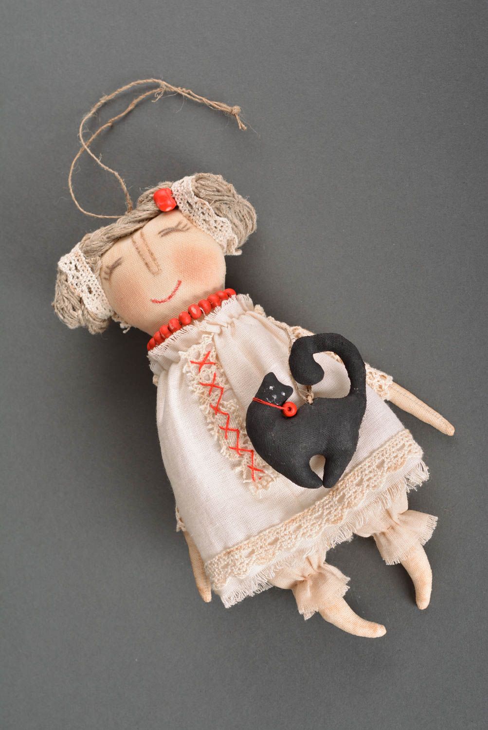 Кукла ручной работы декор для дома тряпичная кукла из бязи Девочка с любимцем фото 5