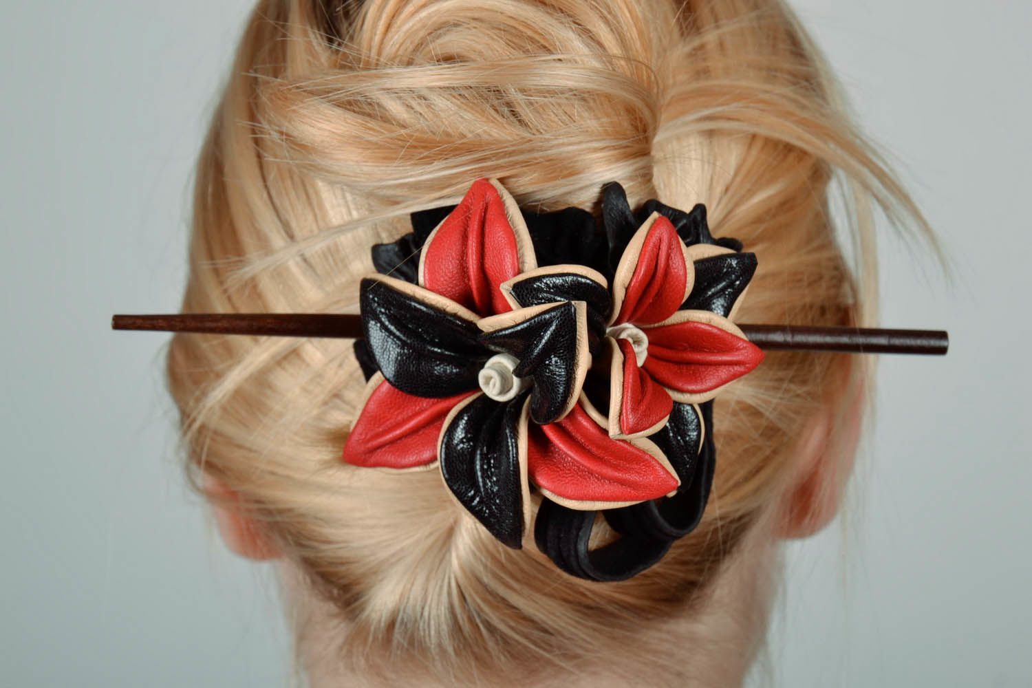 Handgemachte Haarspange aus Leder Blume foto 5