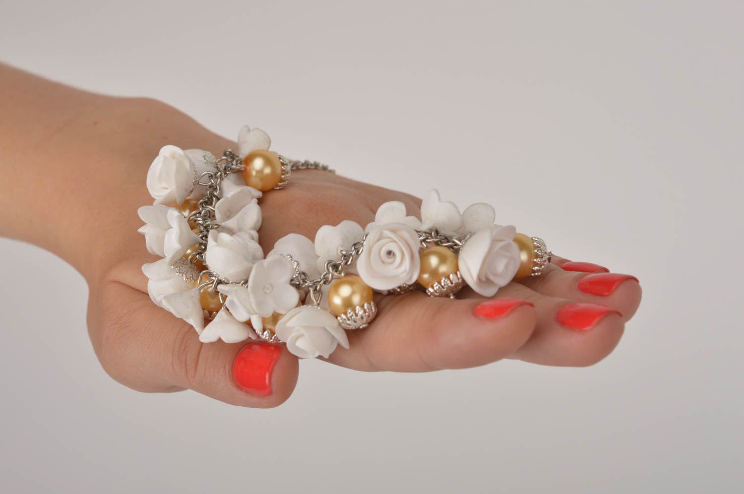 Bracelet fleurs Bijoux fait main en pâte polymère Accessoire femme blanc photo 2
