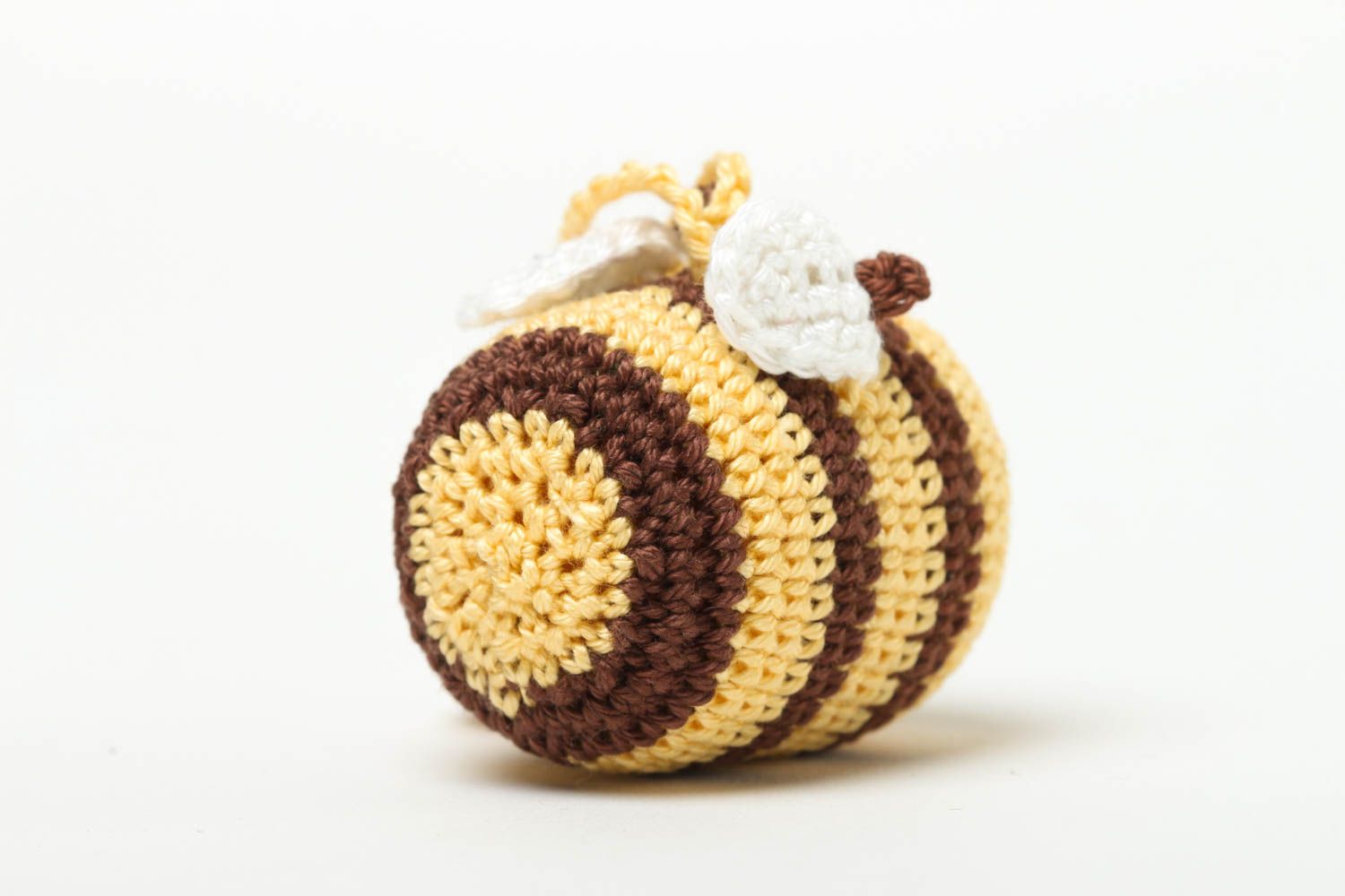Игрушка погремушка ручной работы игрушка для малышей вязаная игрушка пчелка фото 3