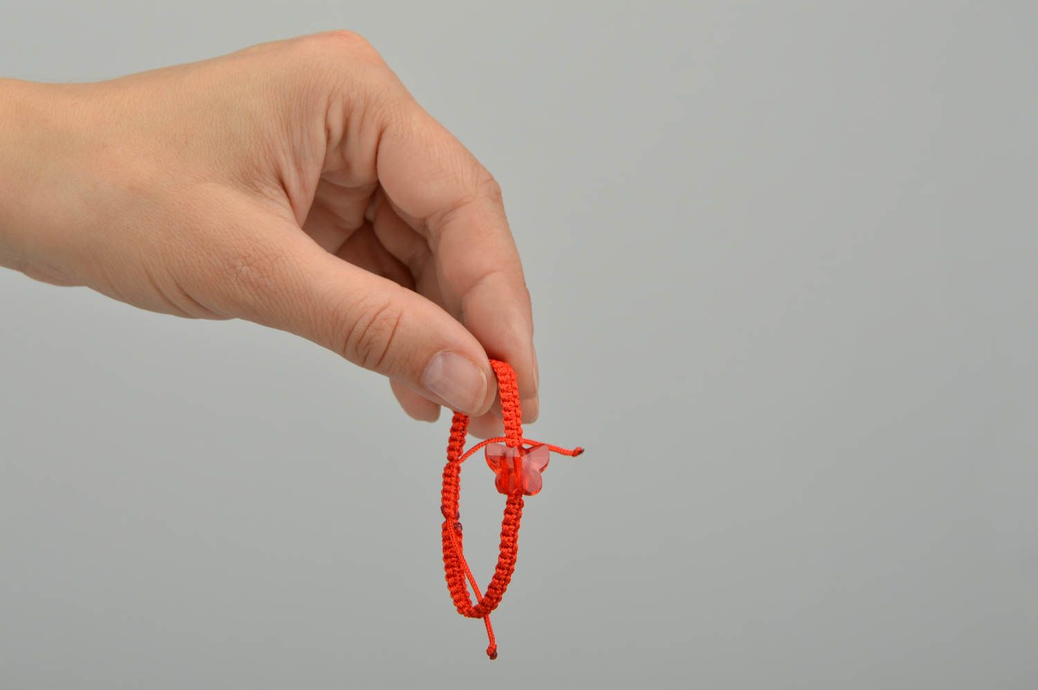 Bracelet tressé en fil ciré fin fait main original Papillon rouge pour fille photo 2