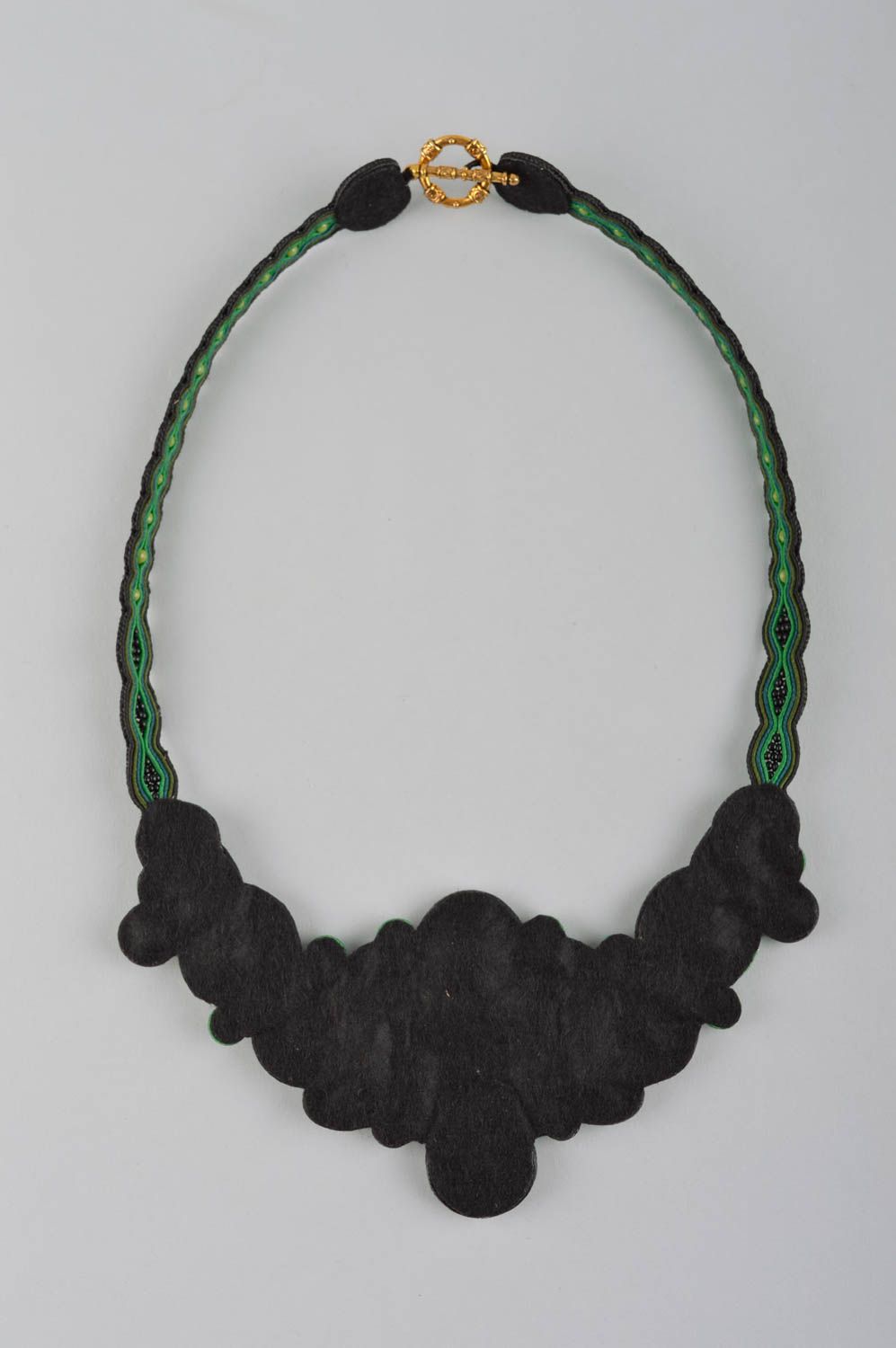 Колье сутажная вышивка ручной работы сутажное колье зеленое вышитое ожерелье фото 3