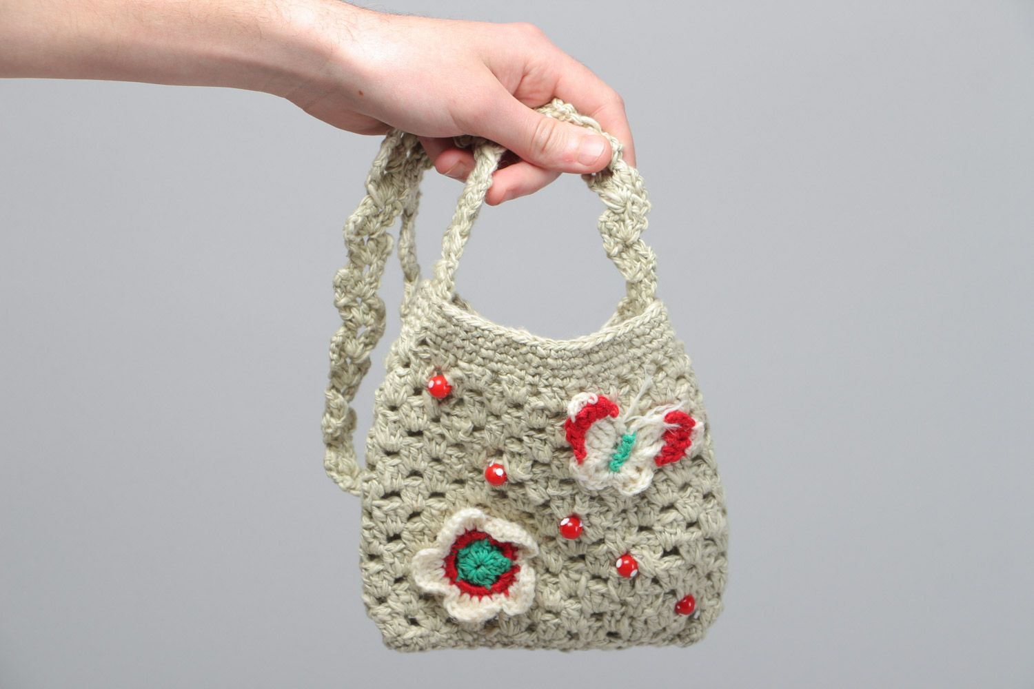 Beige kleine gehäkelte Tasche für Kinder handgemacht aus Baumwollfaden mit Glasperlen   foto 5
