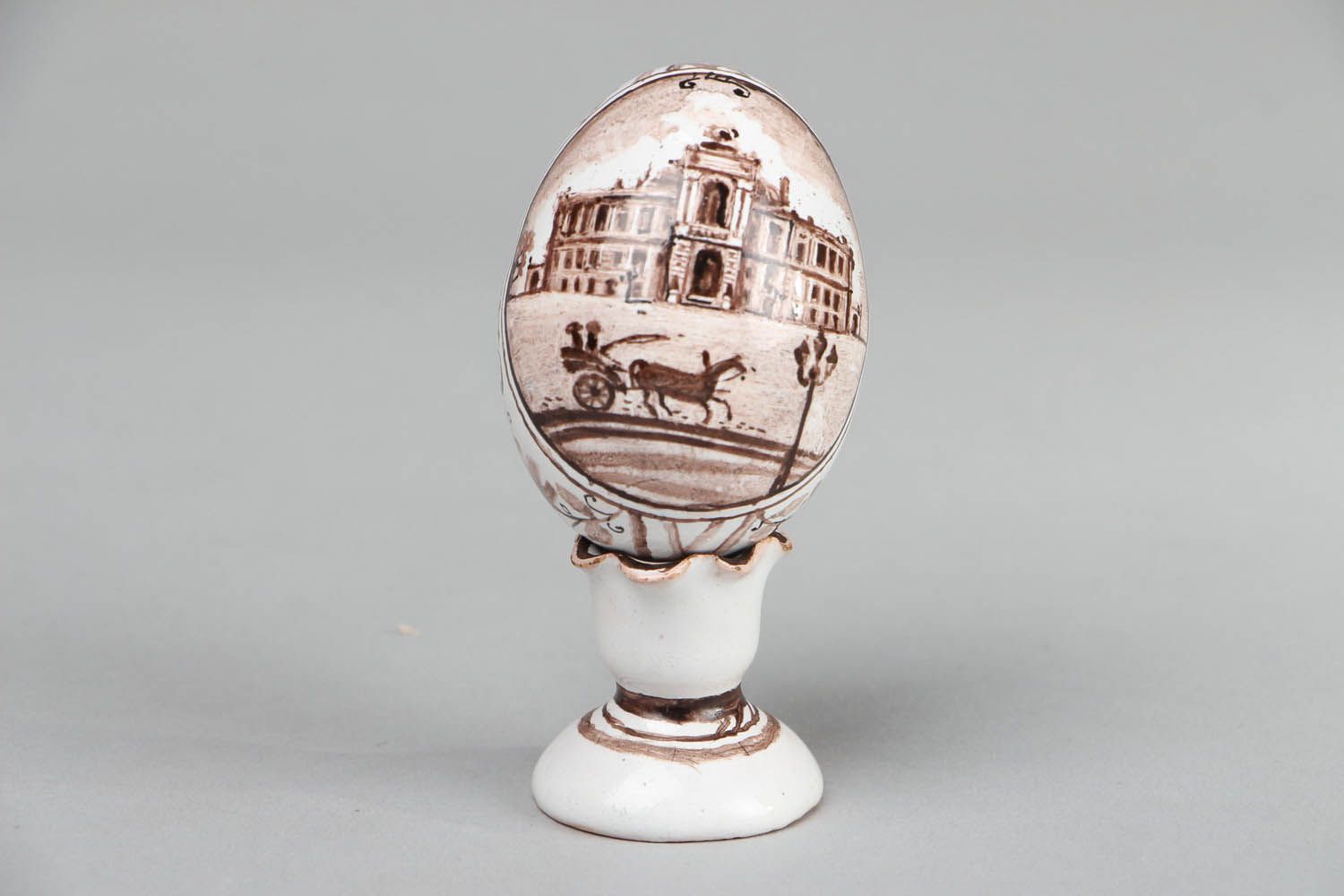 Ceramic egg on pedestal photo 3