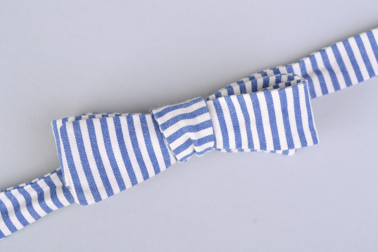 Handmade designer bow tie sewn of striped white and blue American cotton for men photo 3