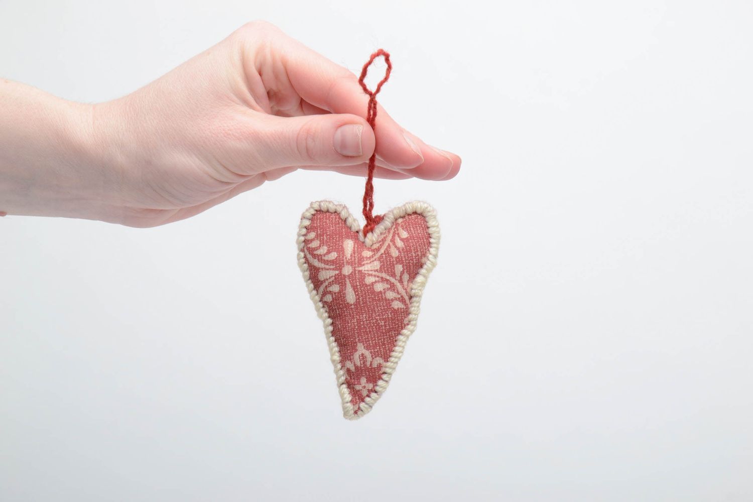 Heart-shaped pincushion photo 5