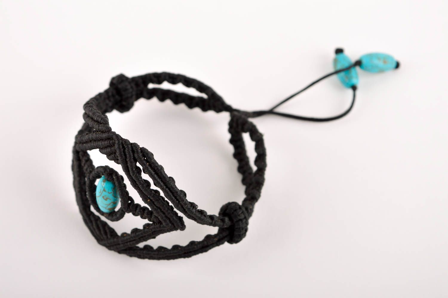 Модный браслет украшение ручной работы черный браслет из ниток с бирюзой фото 2