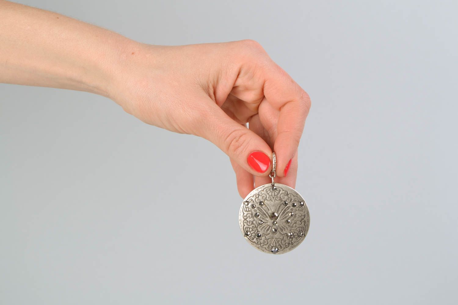 Round metal pendant with hematite photo 2