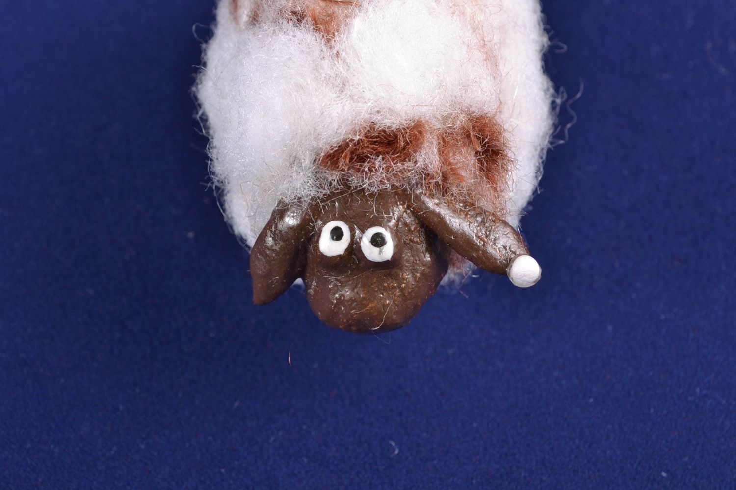 Статуэтка из папье-маше с шерстью Шоколадная овечка фото 4