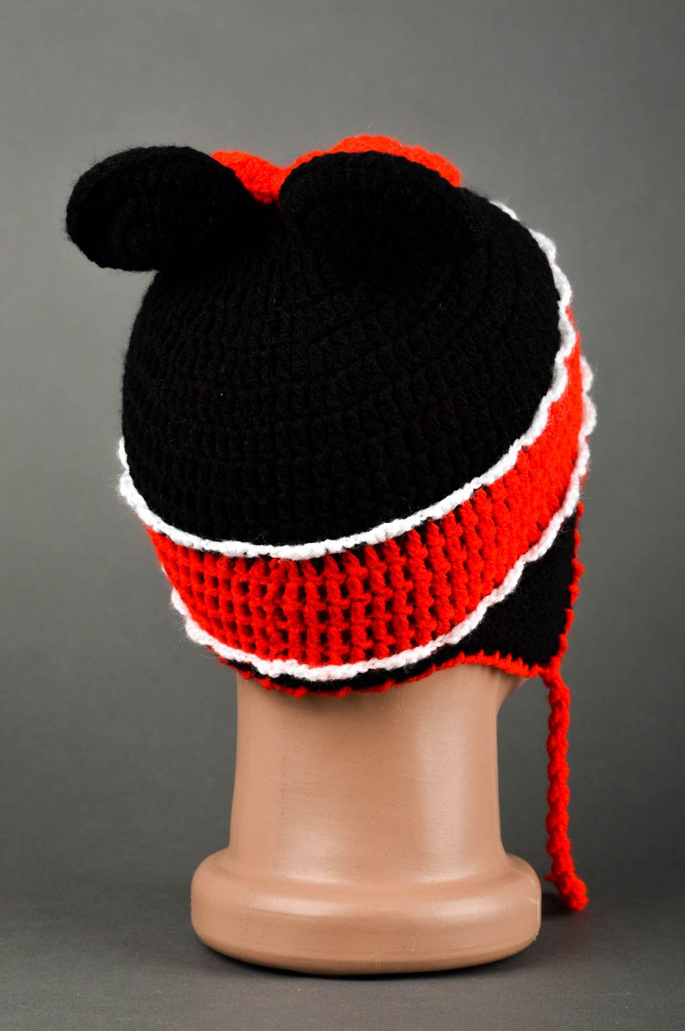 Gehäkelte Kindermütze handmade Häkel Accessoire handgemachte Mütze schwarz rot foto 5