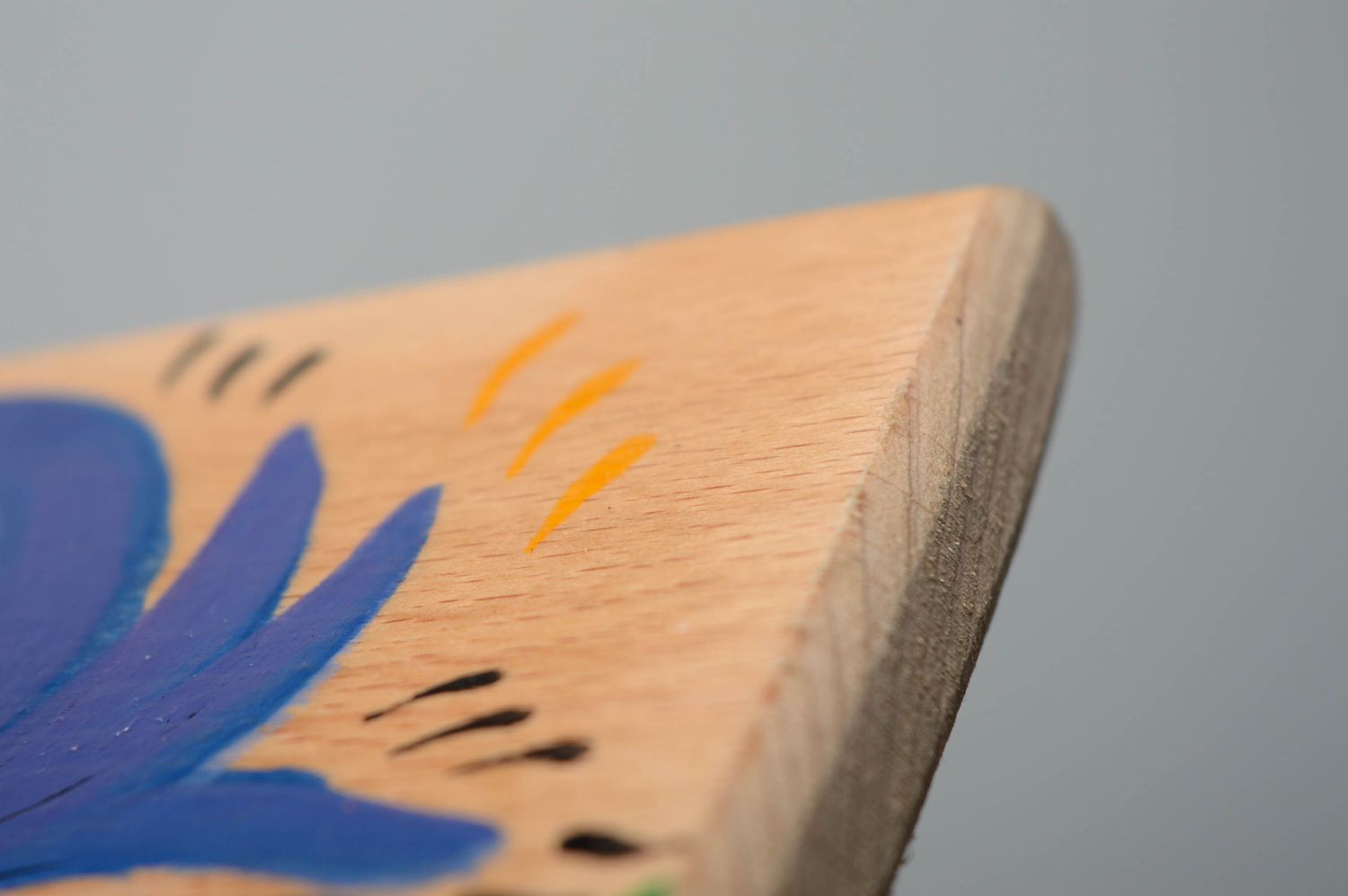 Tagliere di legno fatto a mano con pittura bellissima utensili da cucina
 foto 4