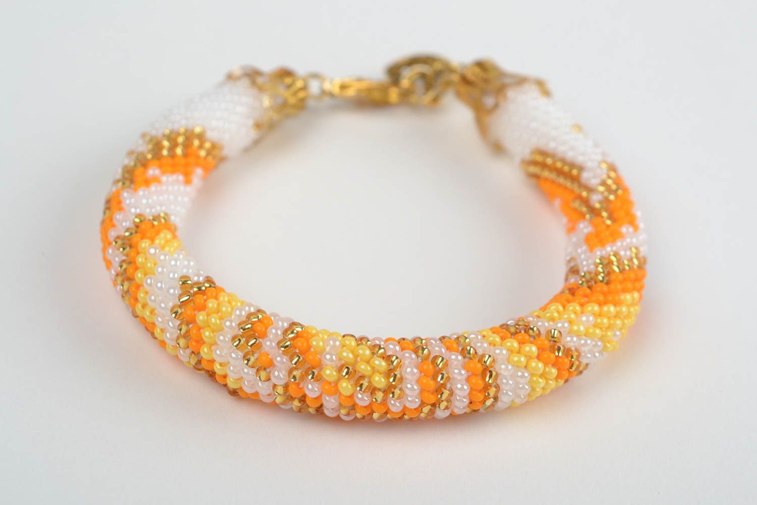 Bracelet en perles de rocaille tchèques au crochet blanc jaune fait main photo 4