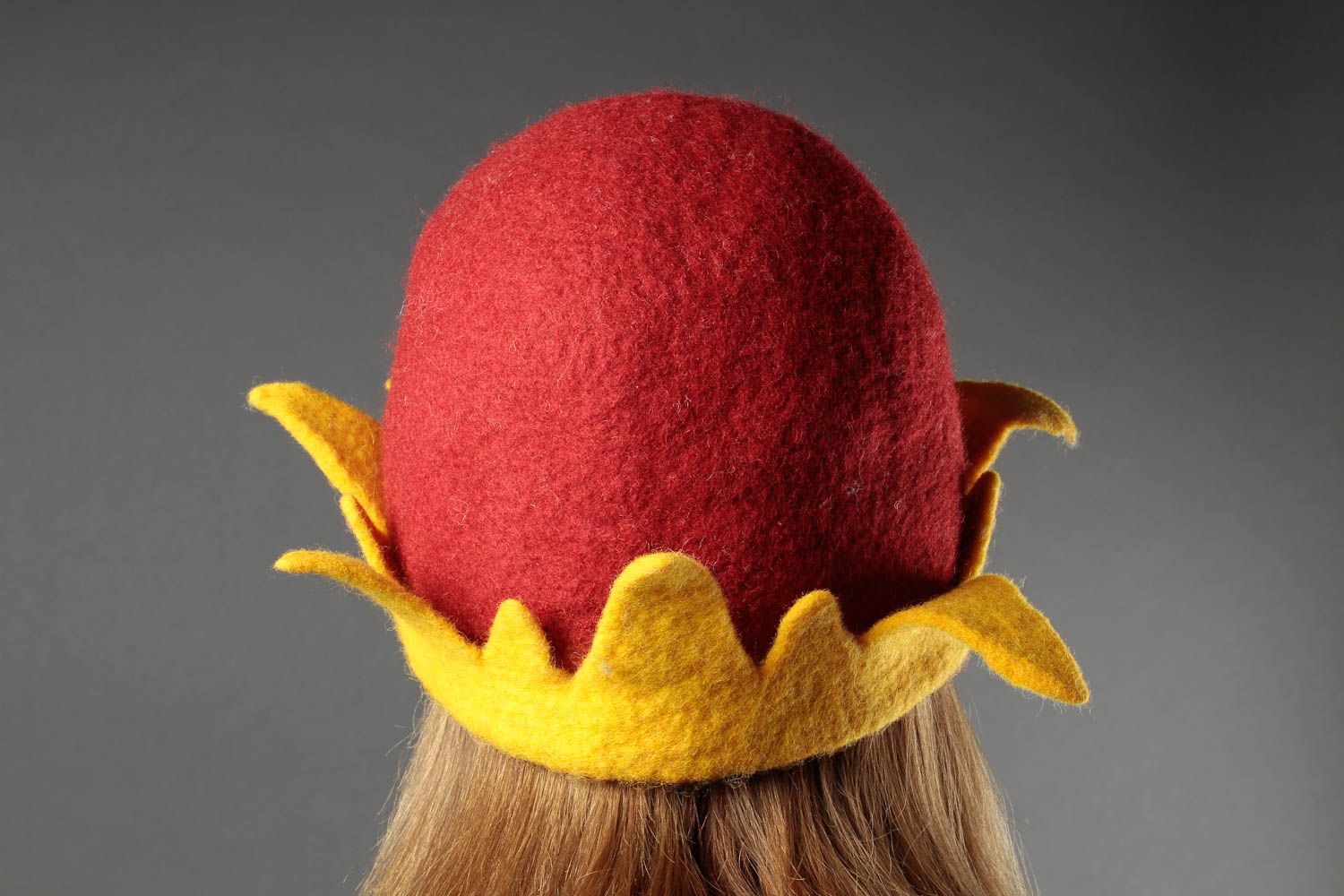 Handmade Damen Wollmütze modisches Accessoire Mütze für Frauen rot gelb foto 1
