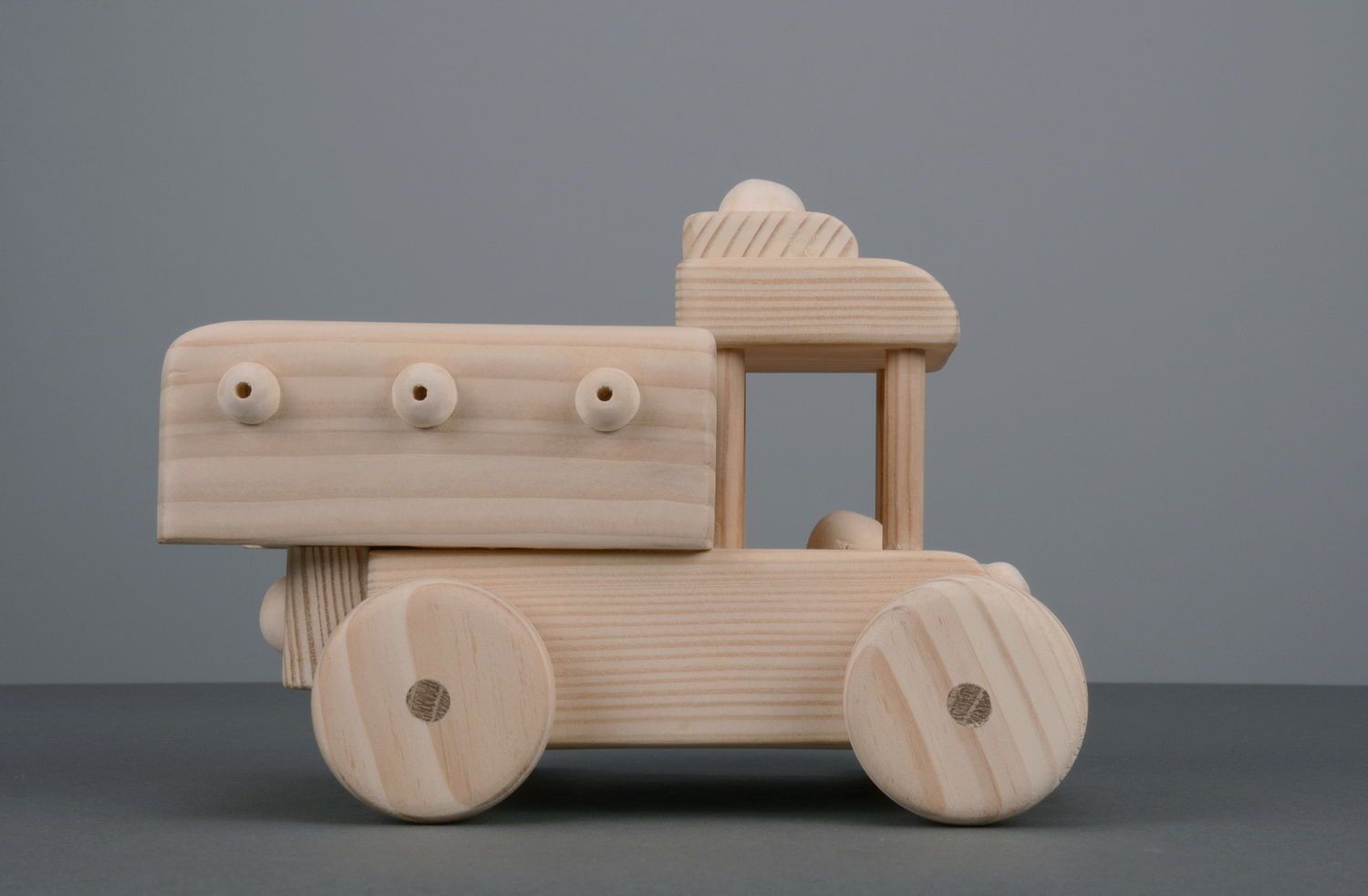 Macchina giocattolo fatta a mano giocattolo di legno giocattolo da bambino
 foto 4